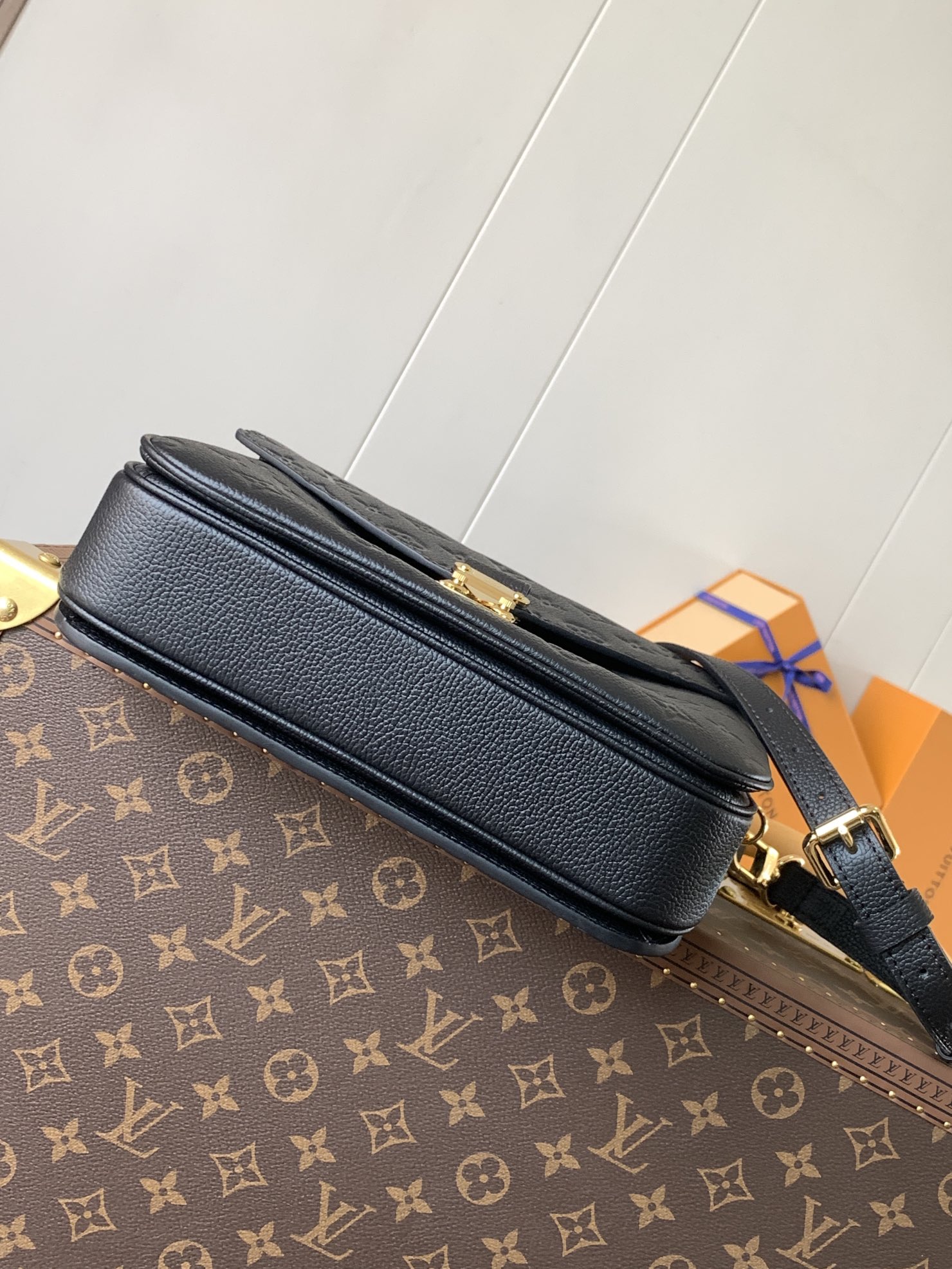 Pochette Métis Monogram Empreinte Leather Black M41487