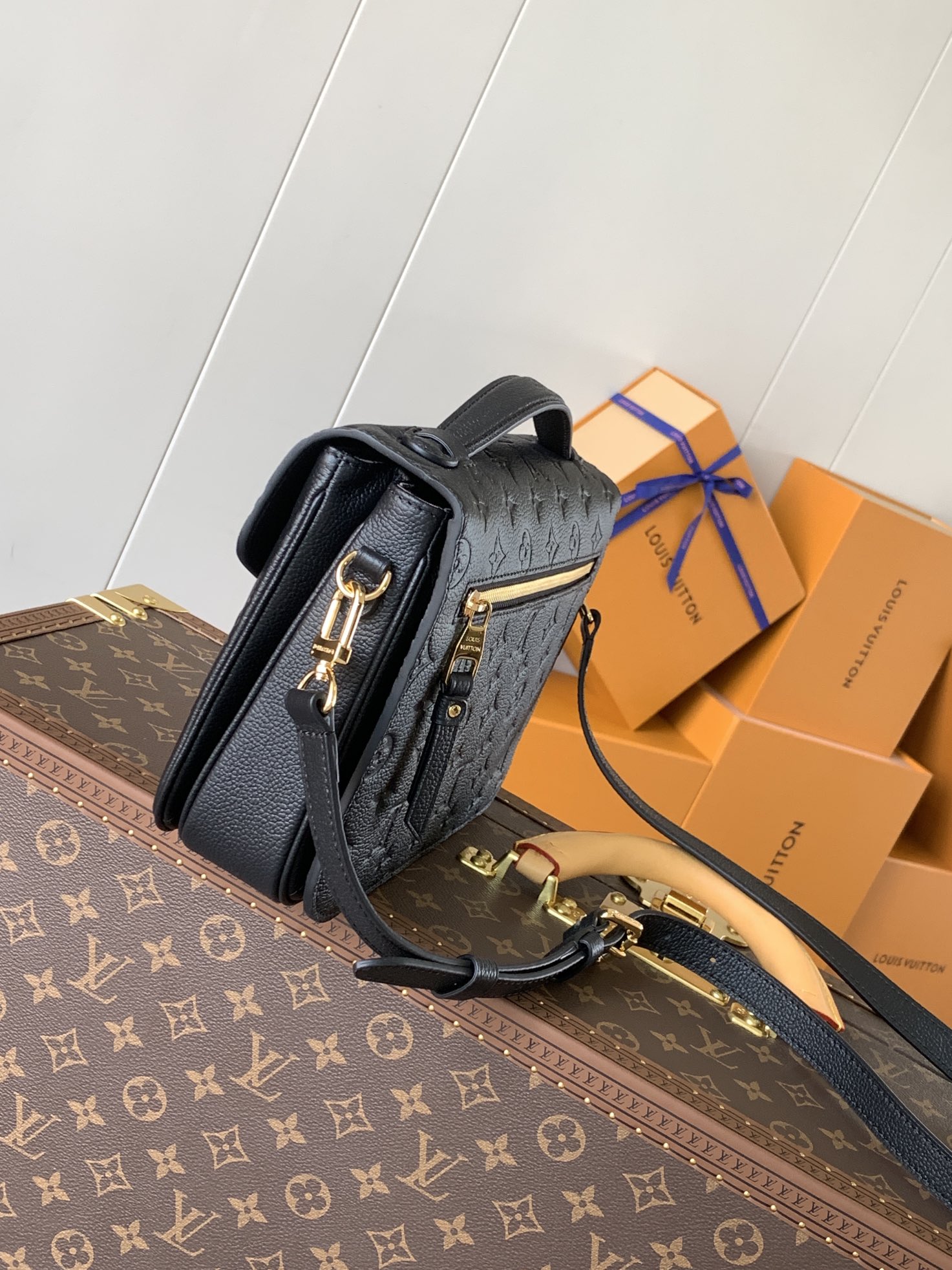 Pochette Métis Monogram Empreinte Leather Black M41487