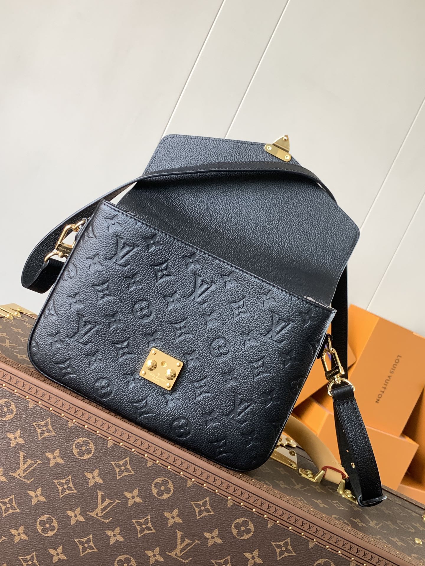 Pochette Métis Monogram Empreinte Leather Black M41487