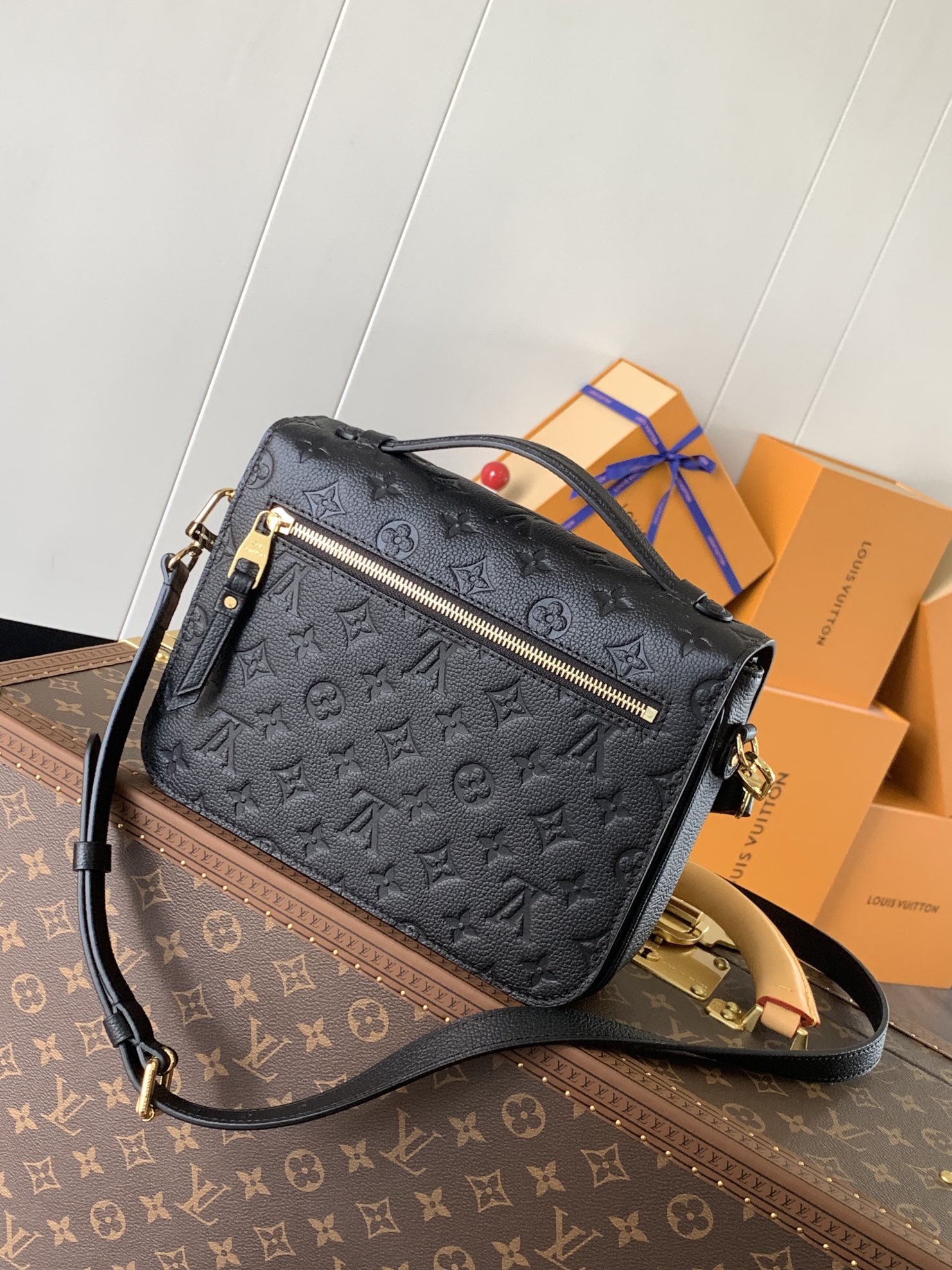 Pochette Métis Monogram Empreinte Leather Black M41487