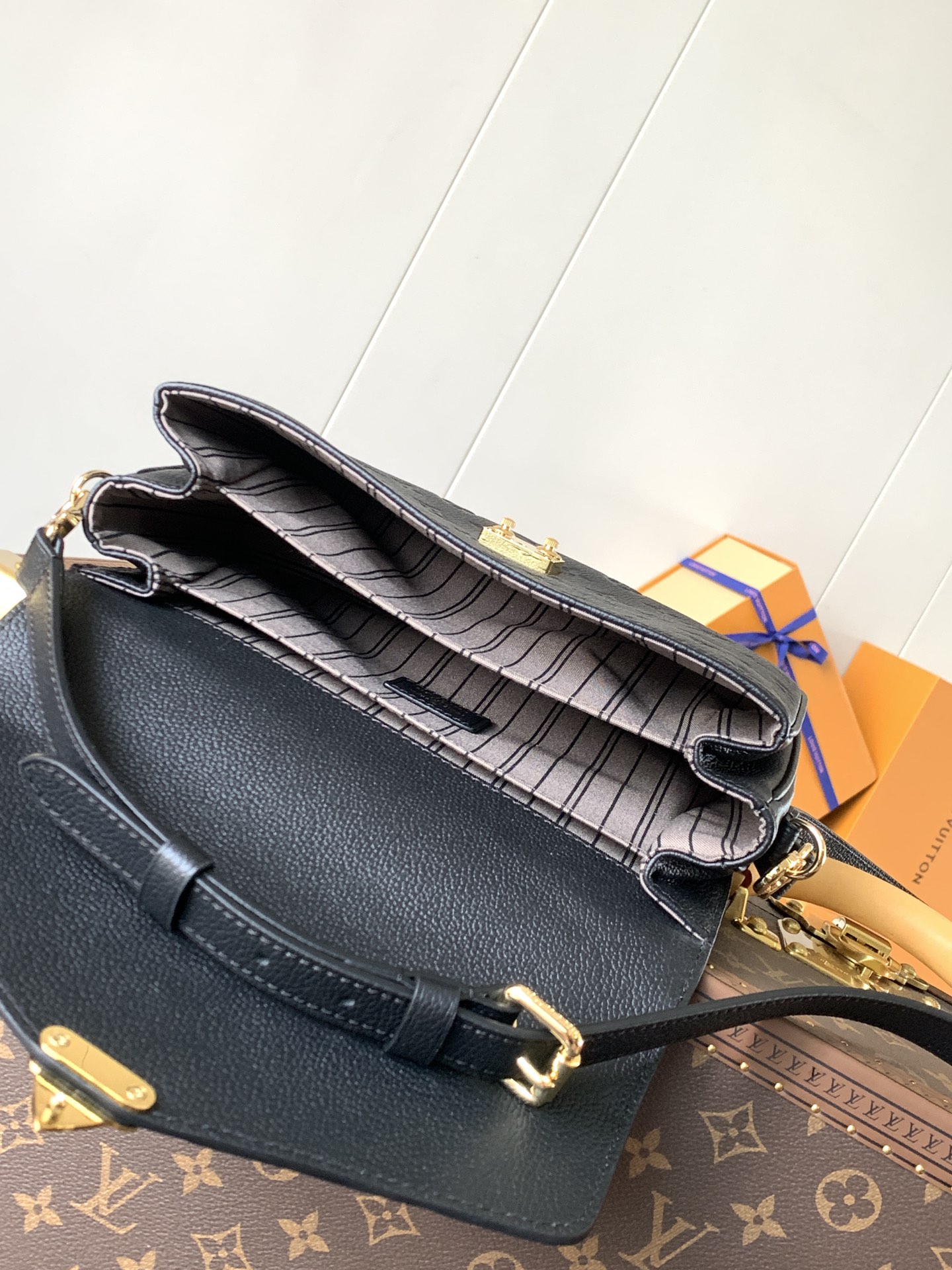 Pochette Métis Monogram Empreinte Leather Black M41487