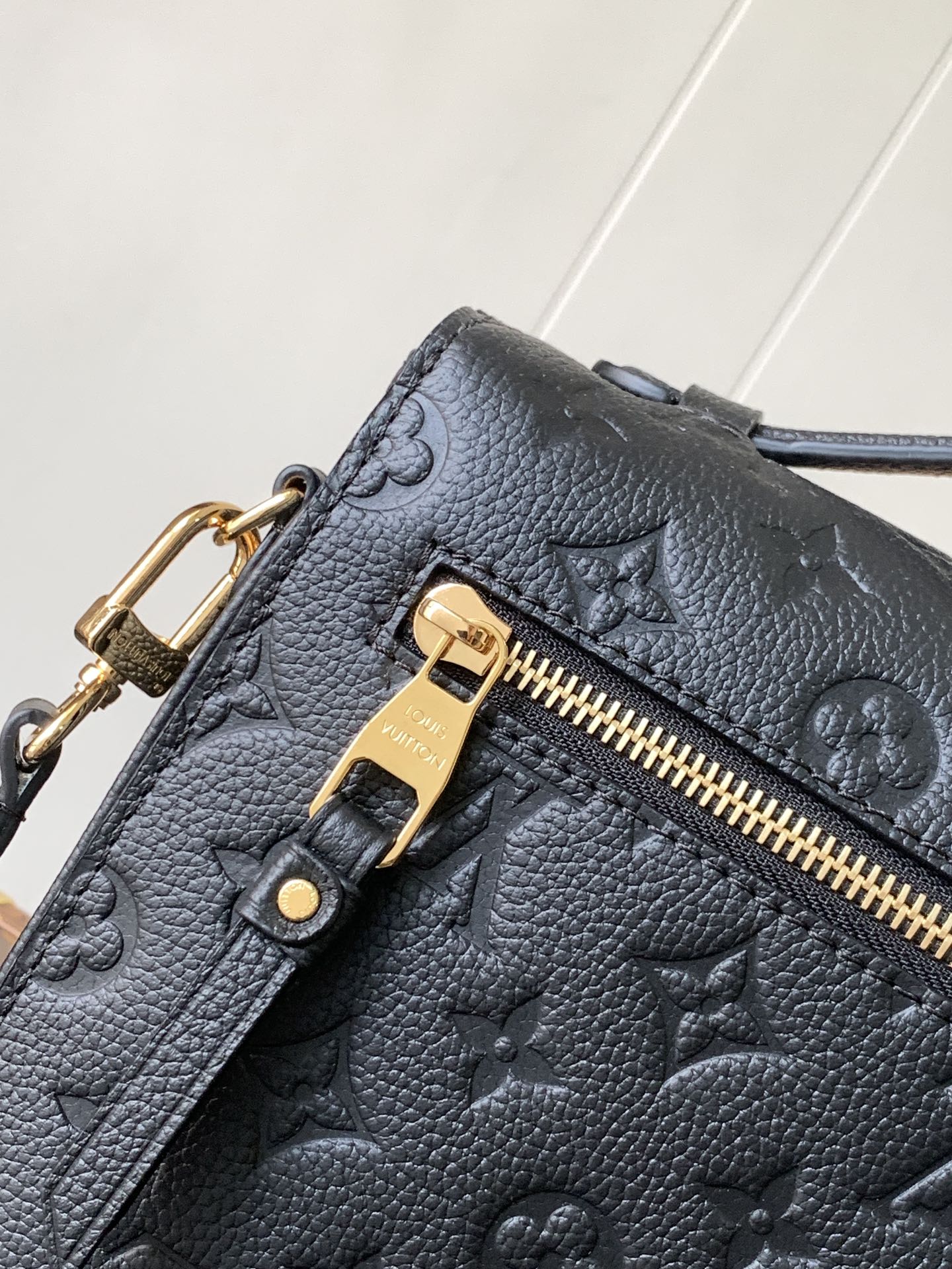 Pochette Métis Monogram Empreinte Leather Black M41487