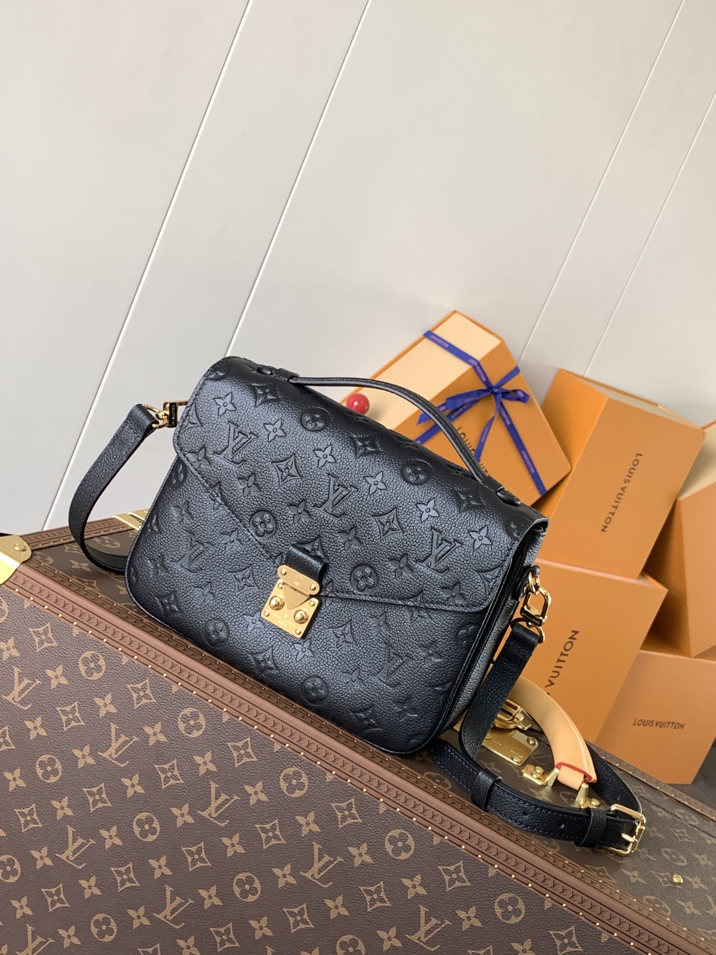 Pochette Métis Monogram Empreinte Leather Black M41487