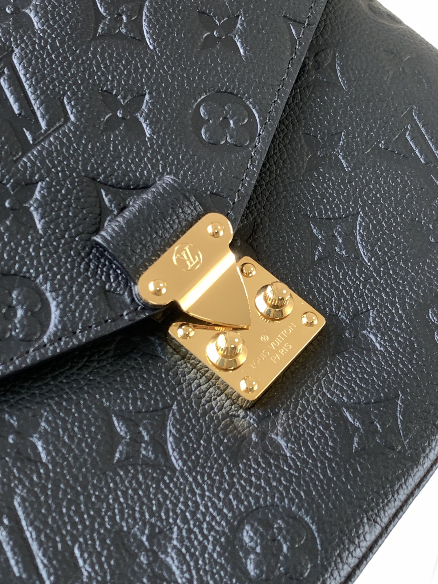 Pochette Métis Monogram Empreinte Leather Black M41487