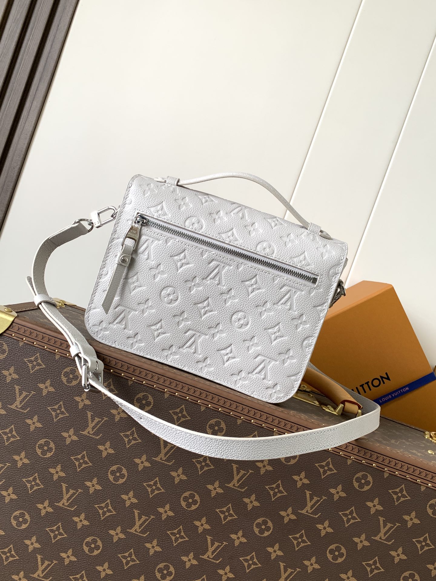 Pochette Métis Monogram Empreinte Leather Brume M13481