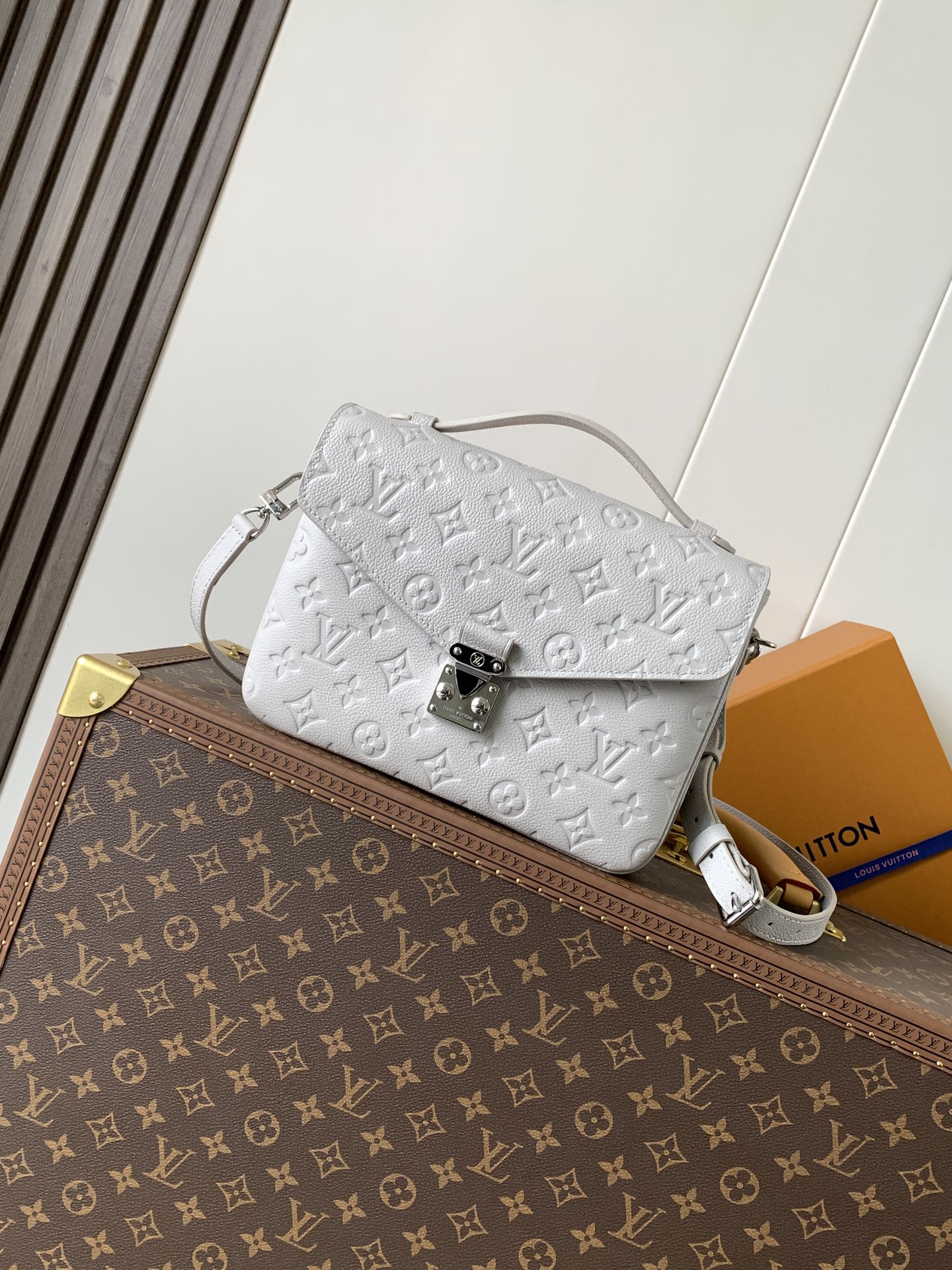 Pochette Métis Monogram Empreinte Leather Brume M13481