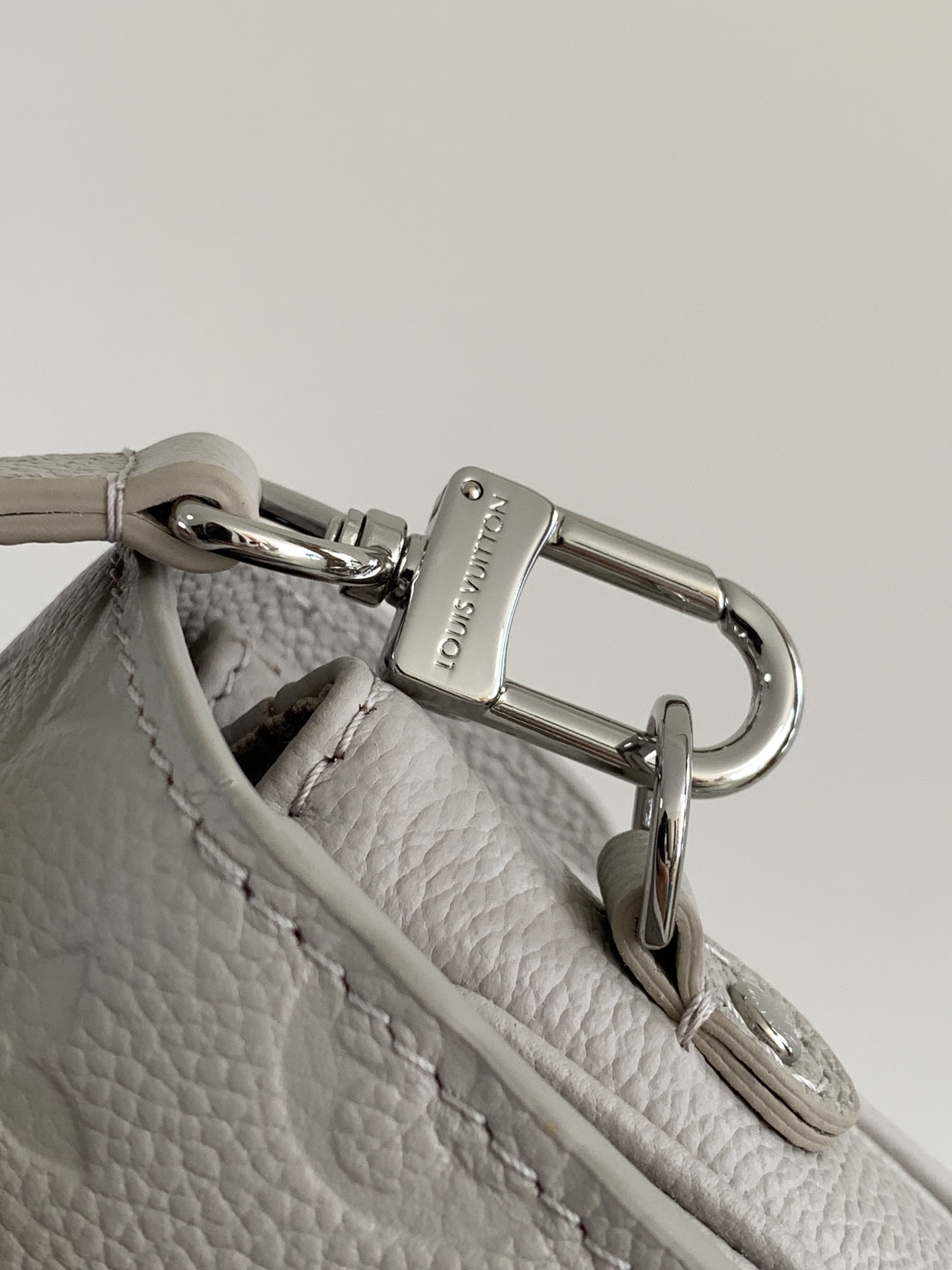 Pochette Métis Monogram Empreinte Leather Brume M13481