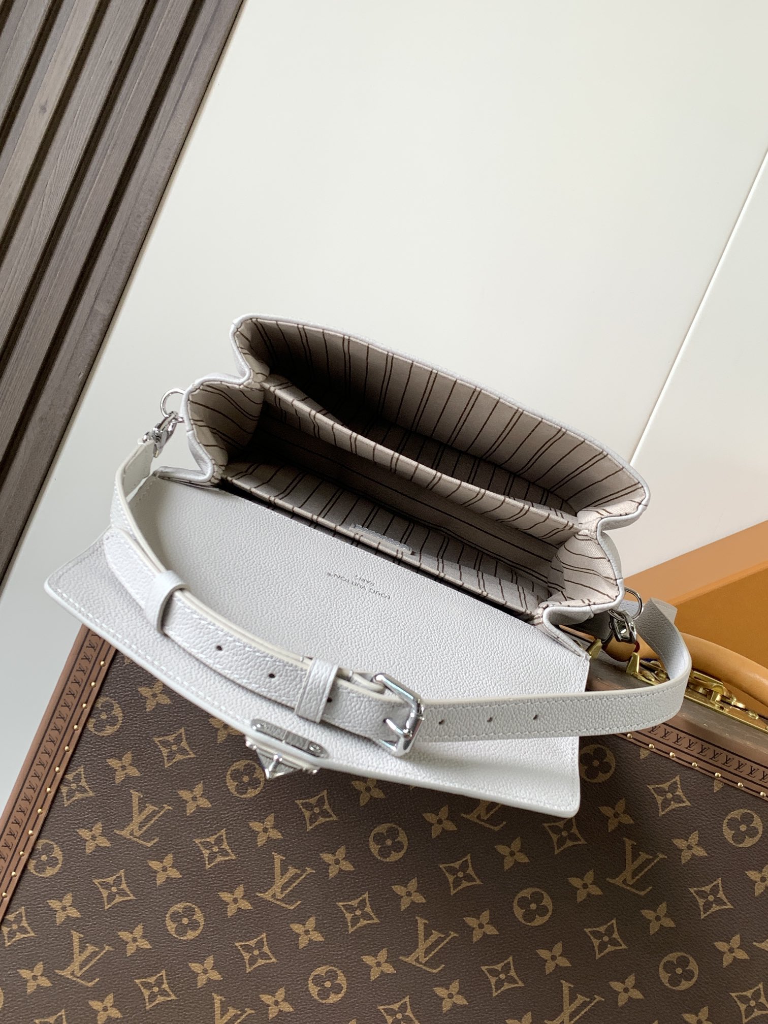 Pochette Métis Monogram Empreinte Leather Brume M13481