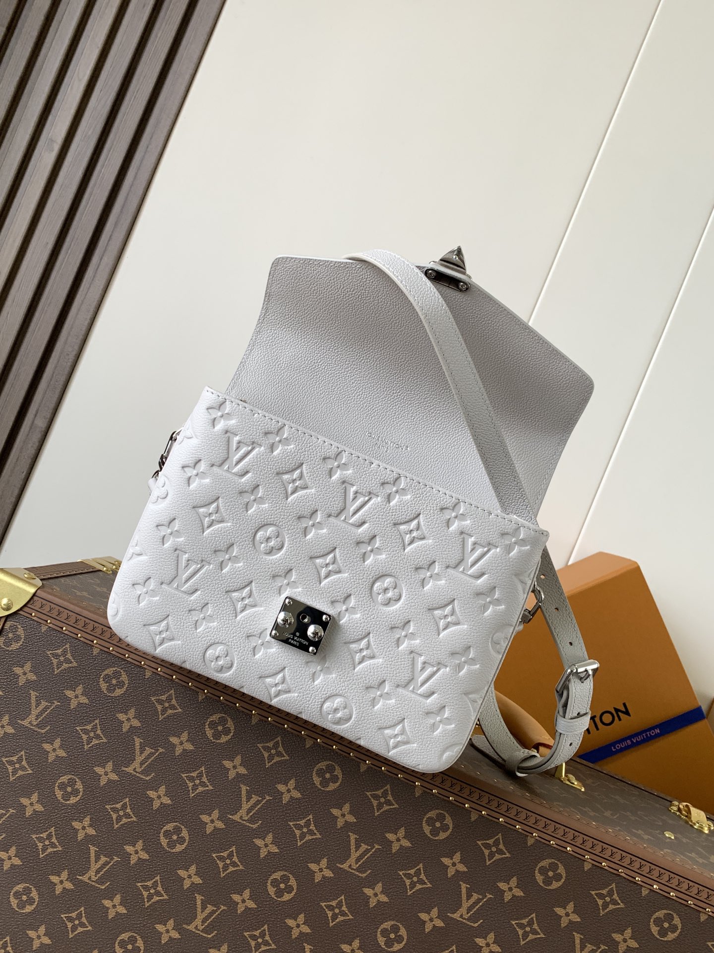 Pochette Métis Monogram Empreinte Leather Brume M13481