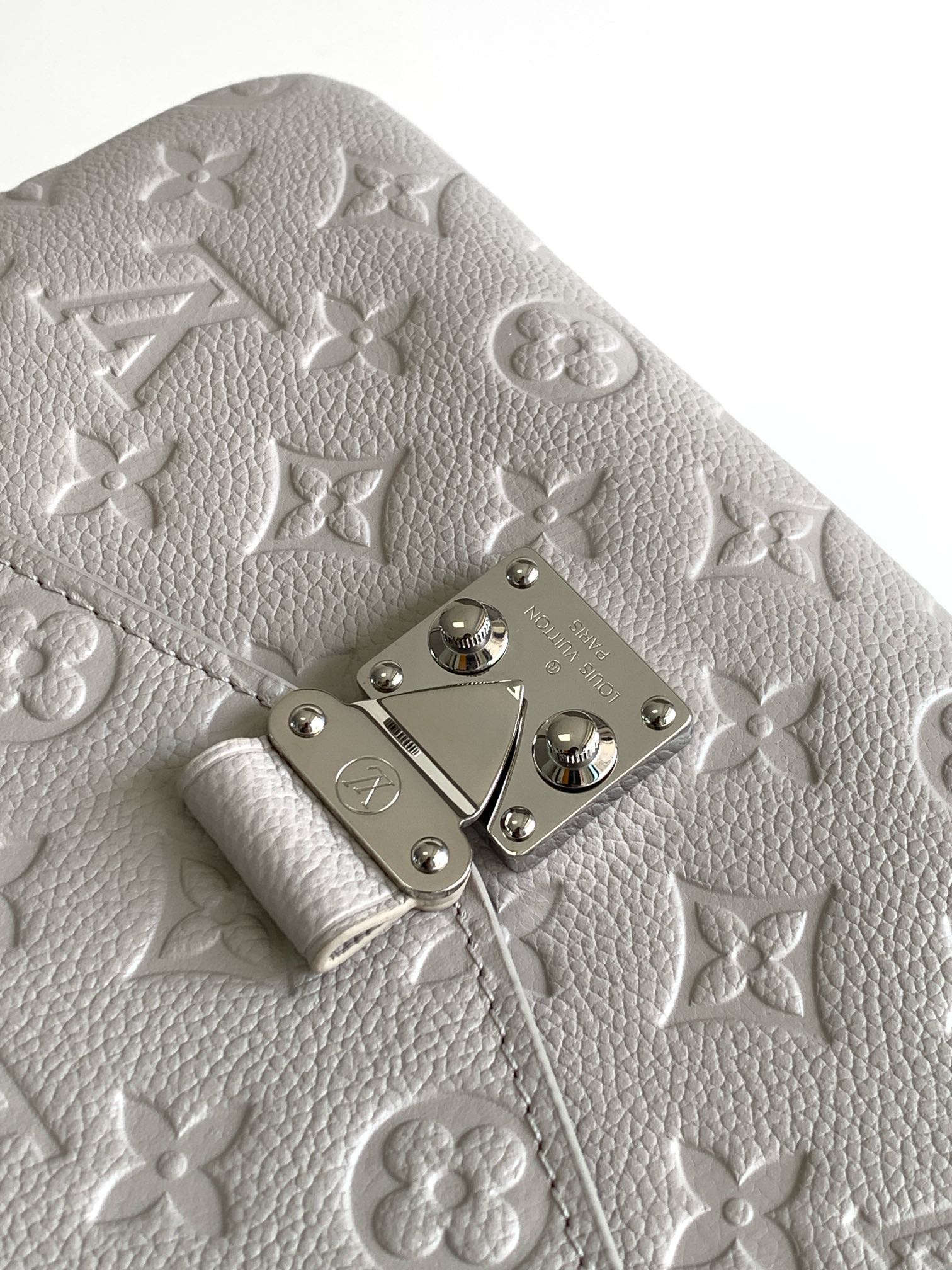 Pochette Métis Monogram Empreinte Leather Brume M13481
