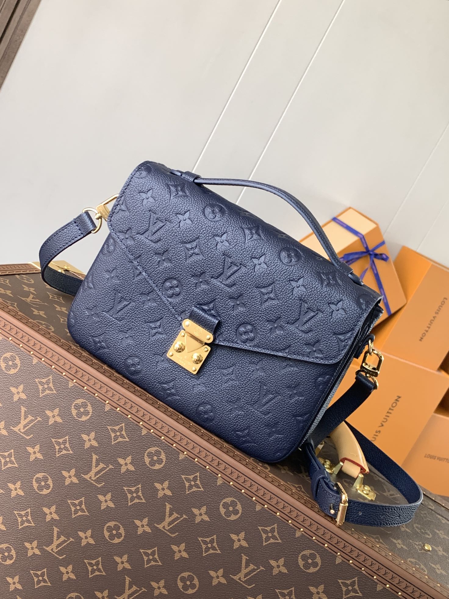 Pochette Métis Monogram Empreinte Leather Navy M44881