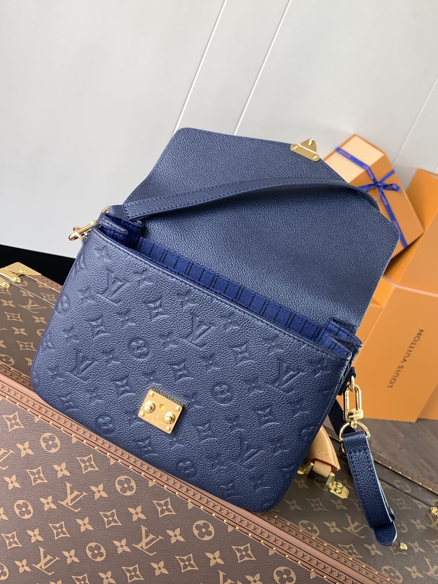 Pochette Métis Monogram Empreinte Leather Navy M44881