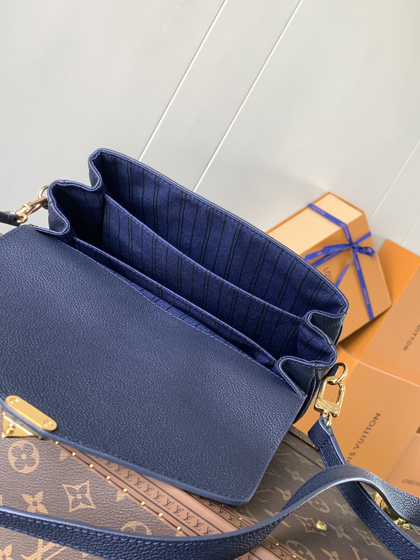 Pochette Métis Monogram Empreinte Leather Navy M44881