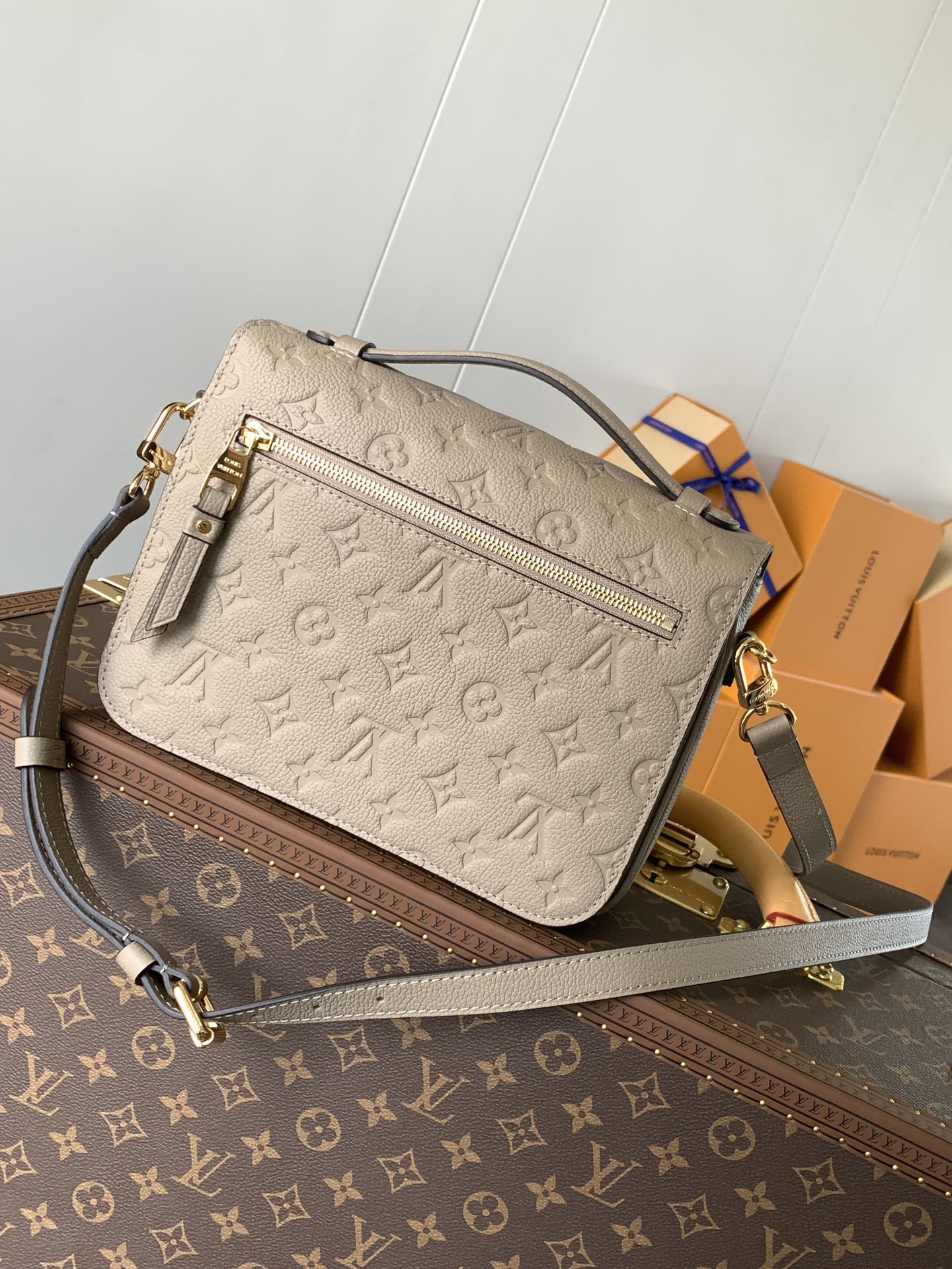 Pochette Métis Monogram Empreinte Leather Turtledove M44881