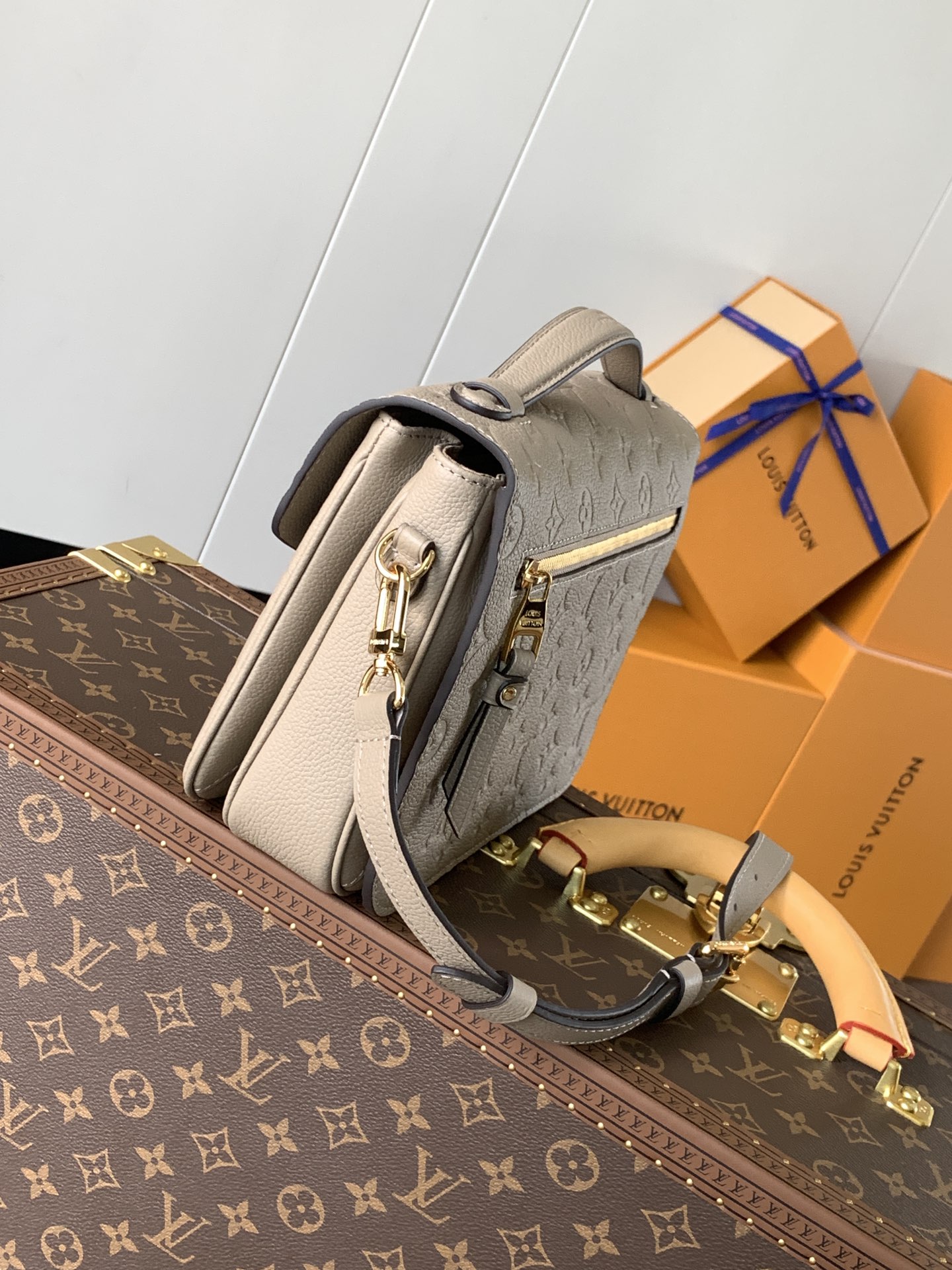 Pochette Métis Monogram Empreinte Leather Turtledove M44881