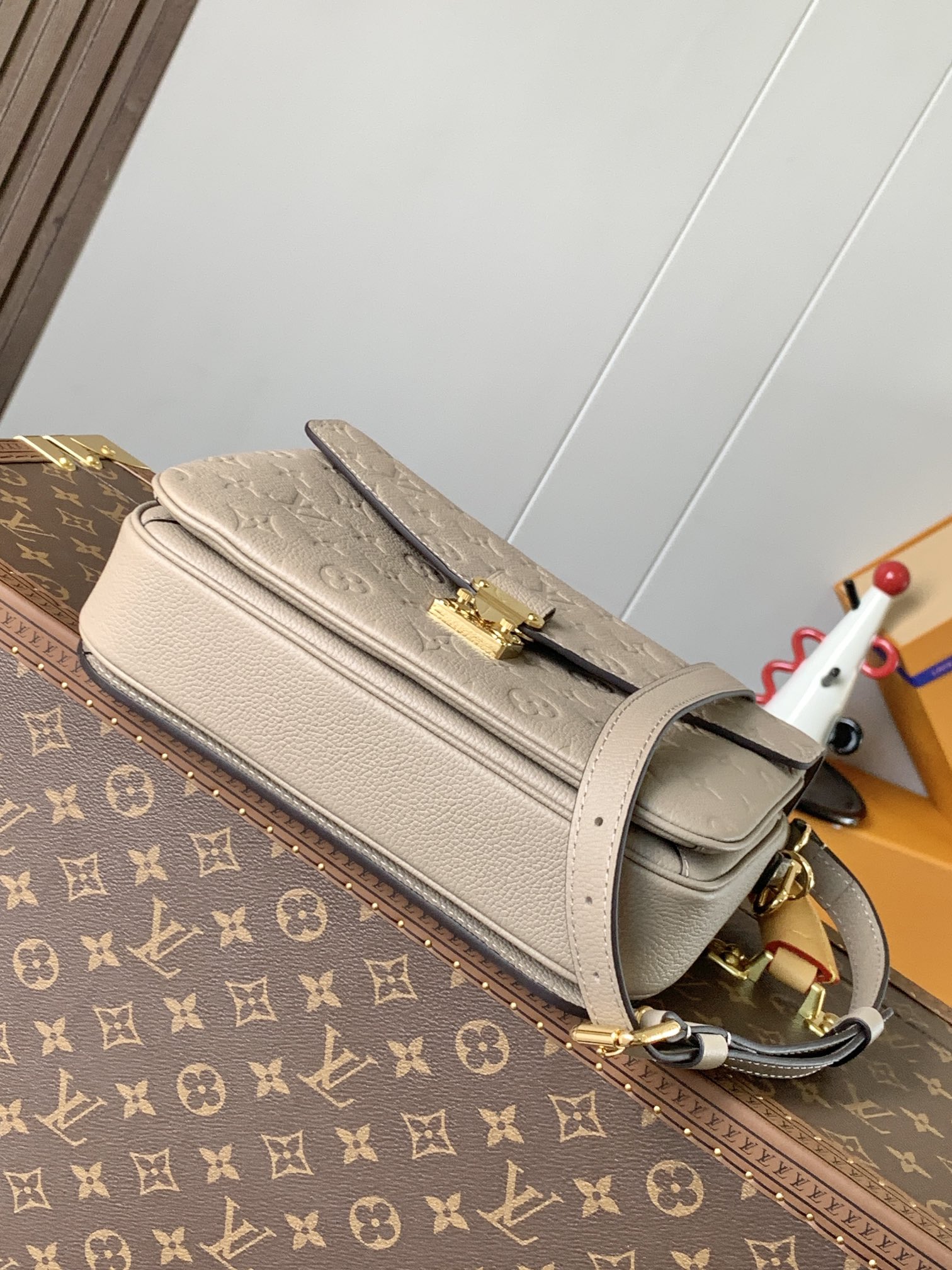 Pochette Métis Monogram Empreinte Leather Turtledove M44881