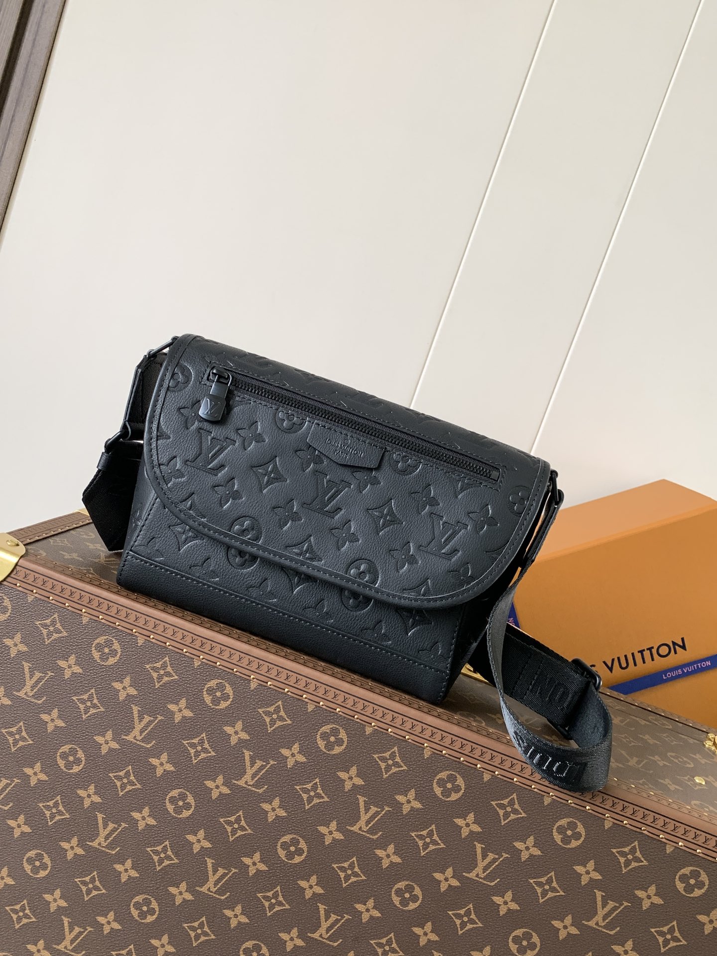 Pulse Messenger Bag G65 Black Monogram Shadow M14874