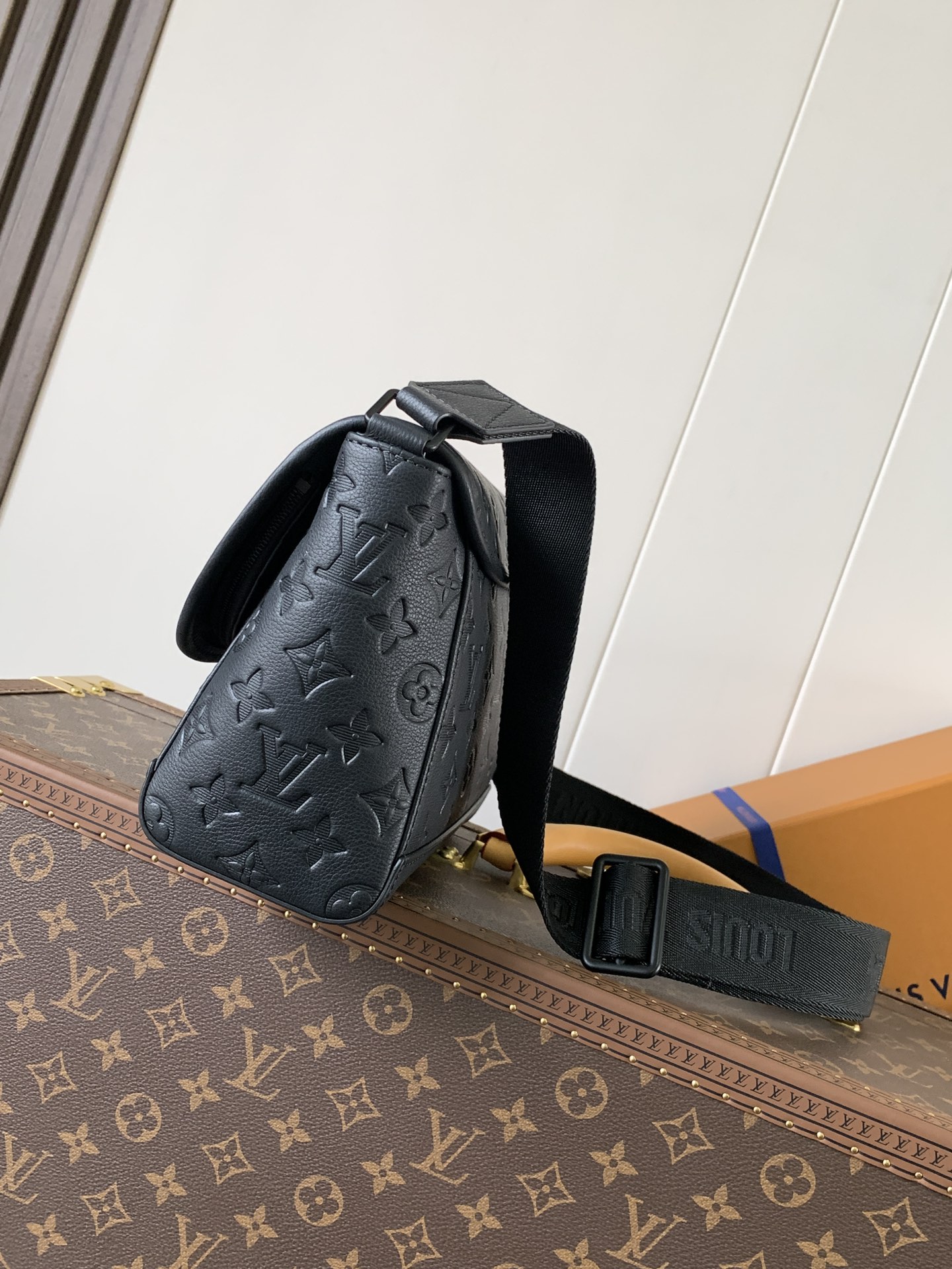 Pulse Messenger Bag G65 Black Monogram Shadow M14874