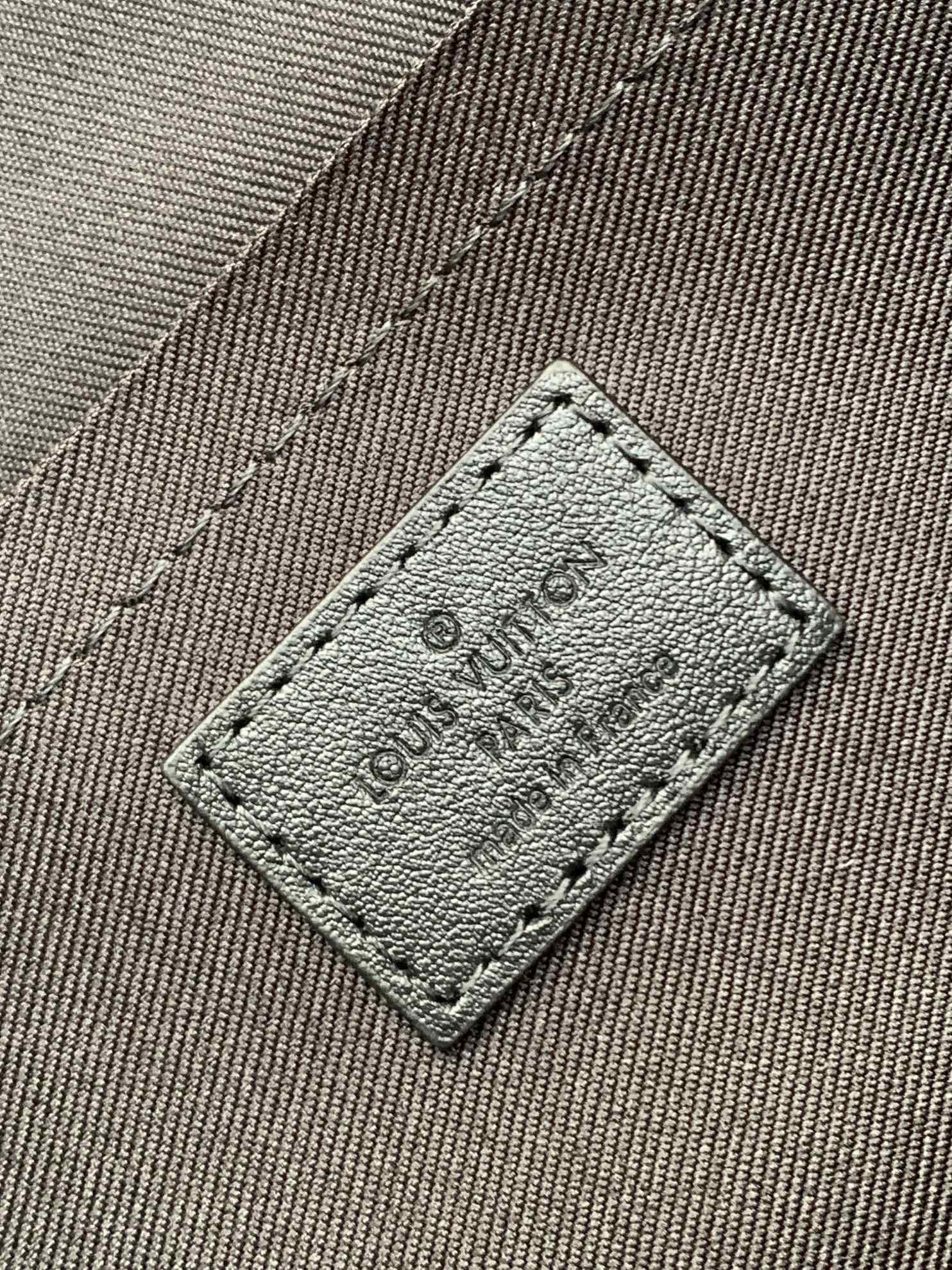 Pulse Messenger Bag Monogram Eclipse M12681