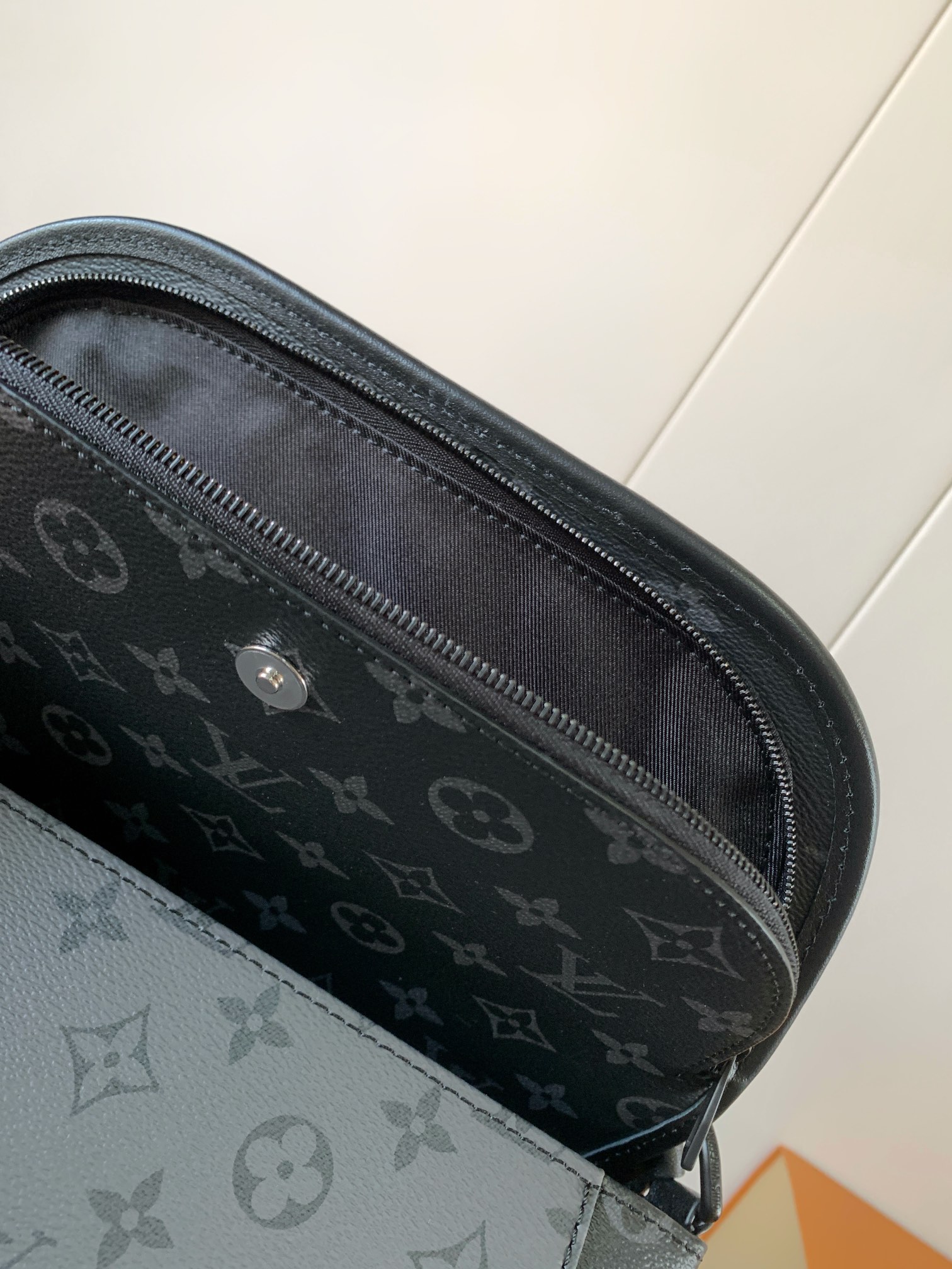 Pulse Messenger Bag Monogram Eclipse M12681