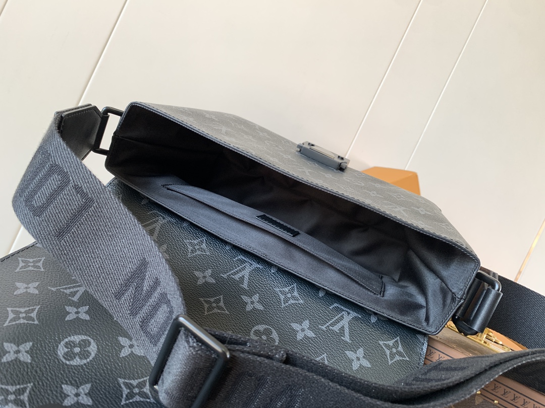 S-Cape Messenger Bag Black Monogram Eclipse M46794