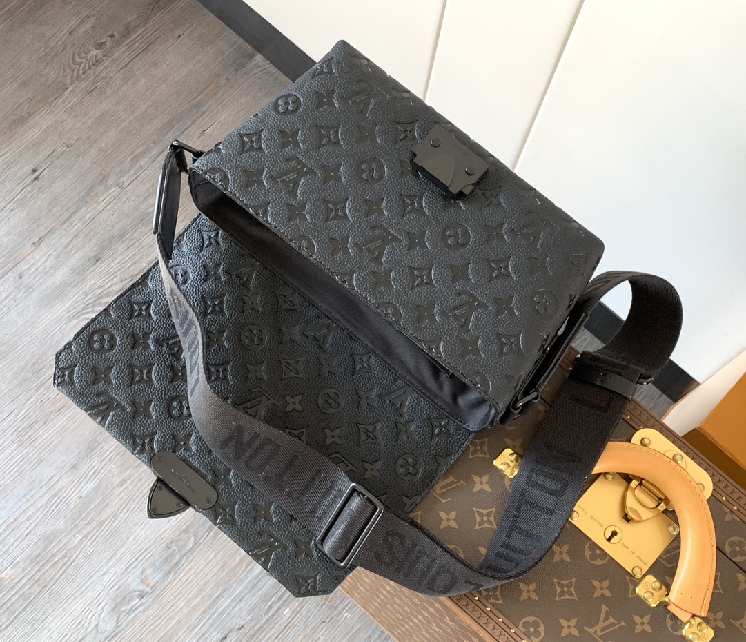 S-Cape Messenger Bag Black Monogram Taurillon M23741