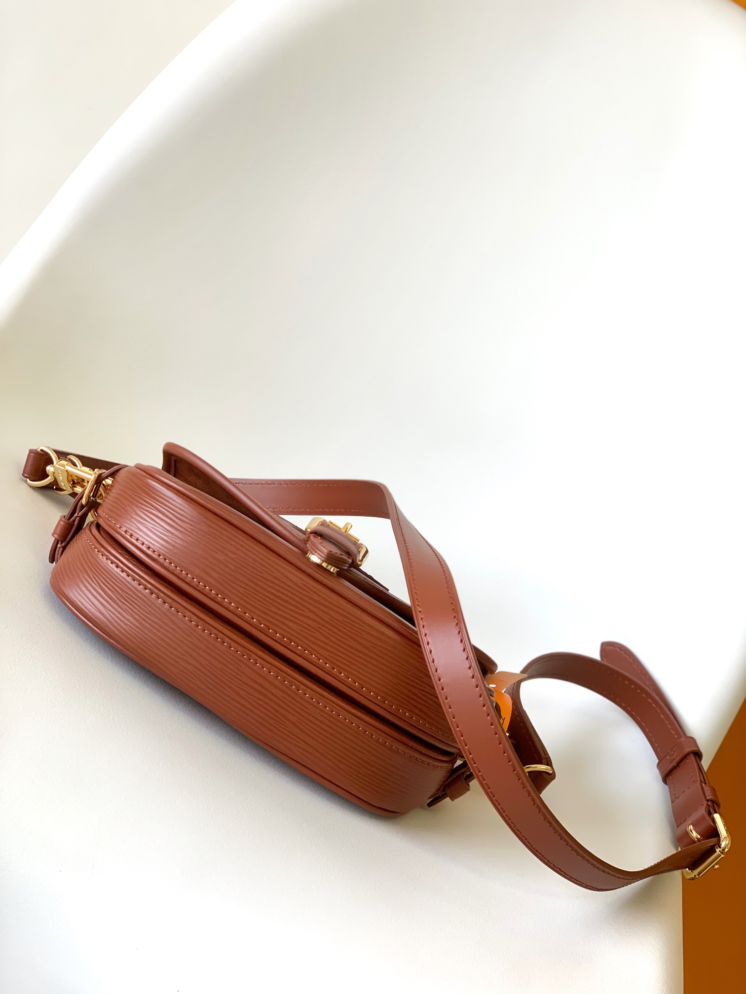 Saumur Bb Bag Epi Leather Cognac M23470