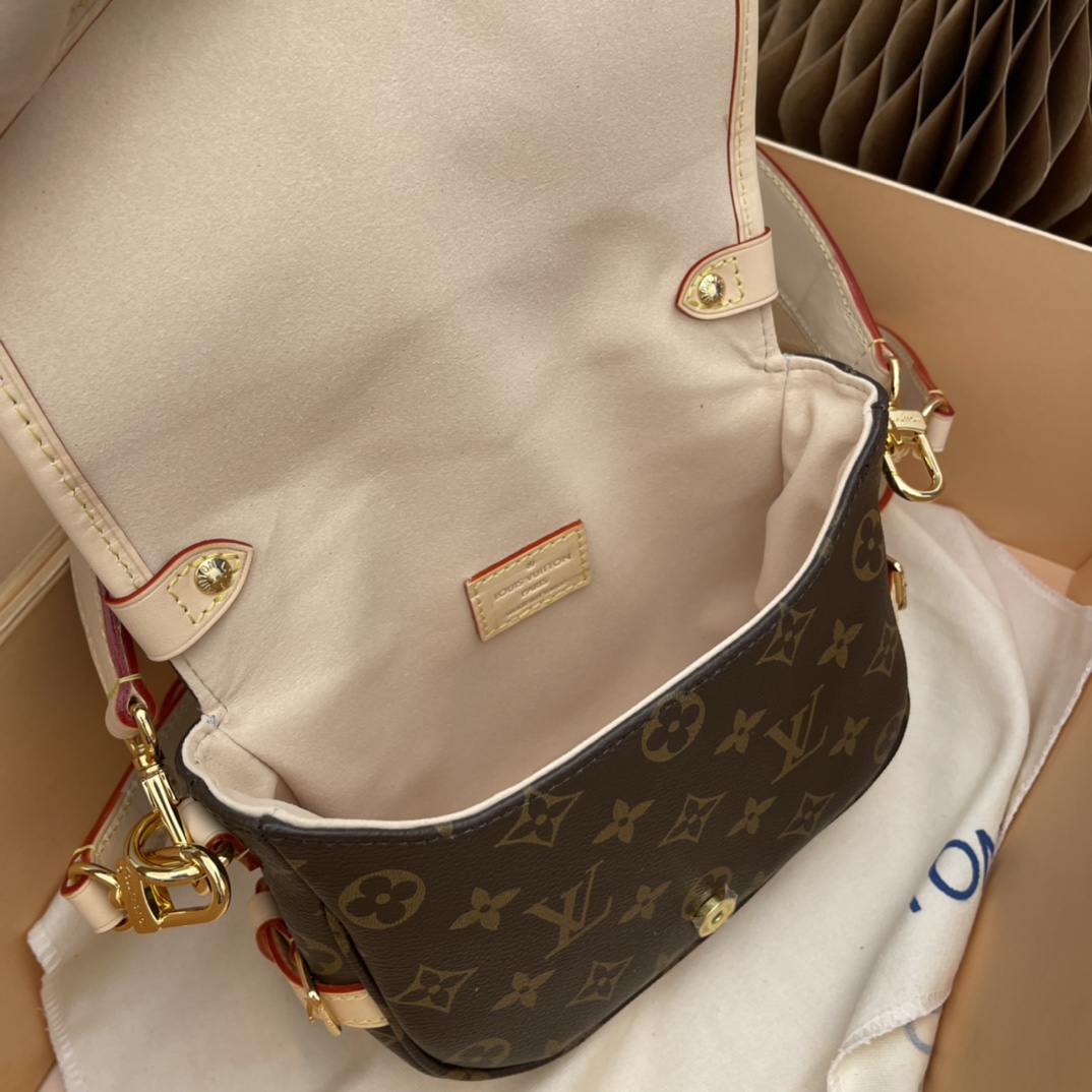 Saumur Bb Bag Monogram M46740
