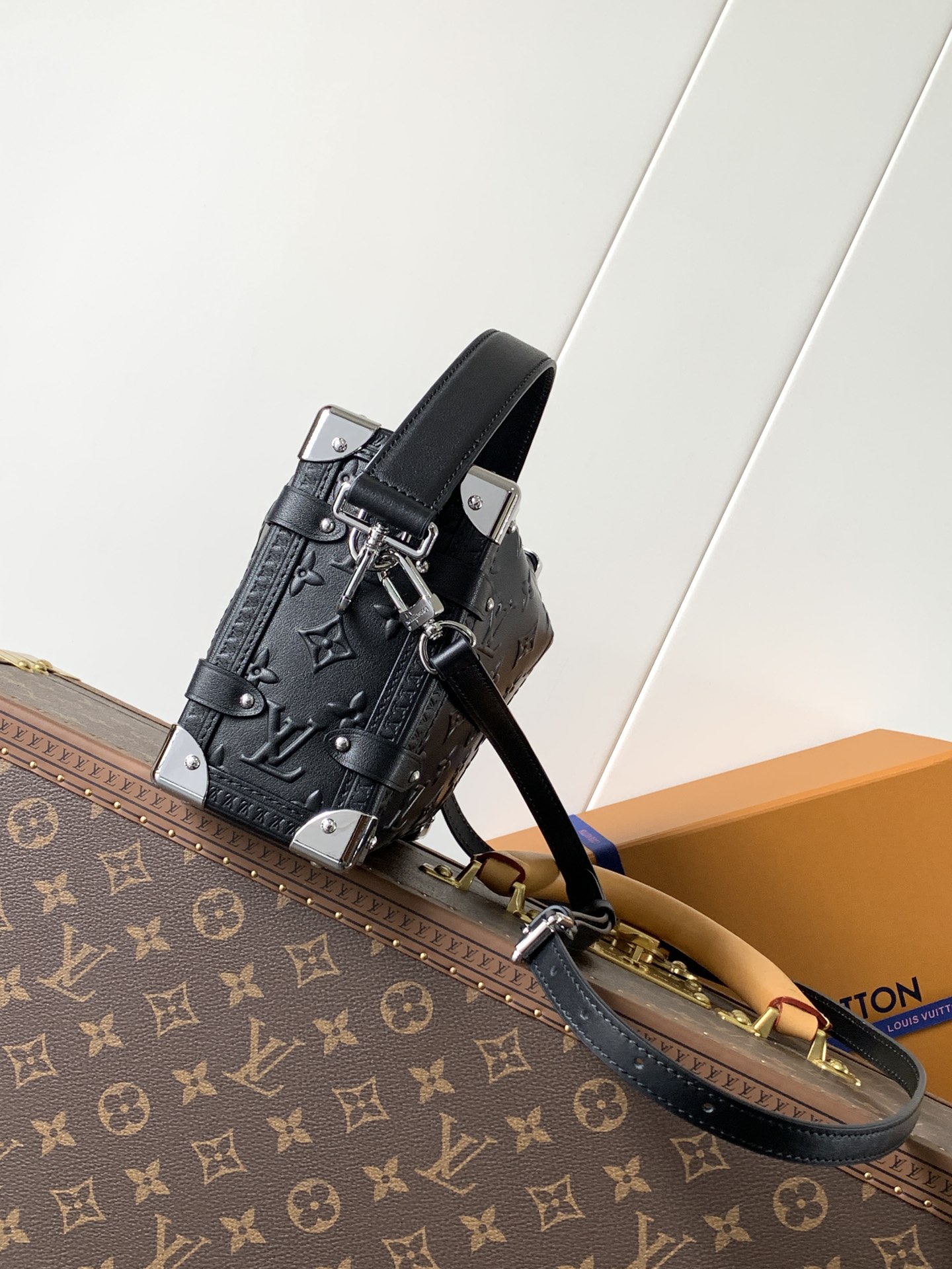 Side Trunk Mm Handbags Black Calf Leather M14572