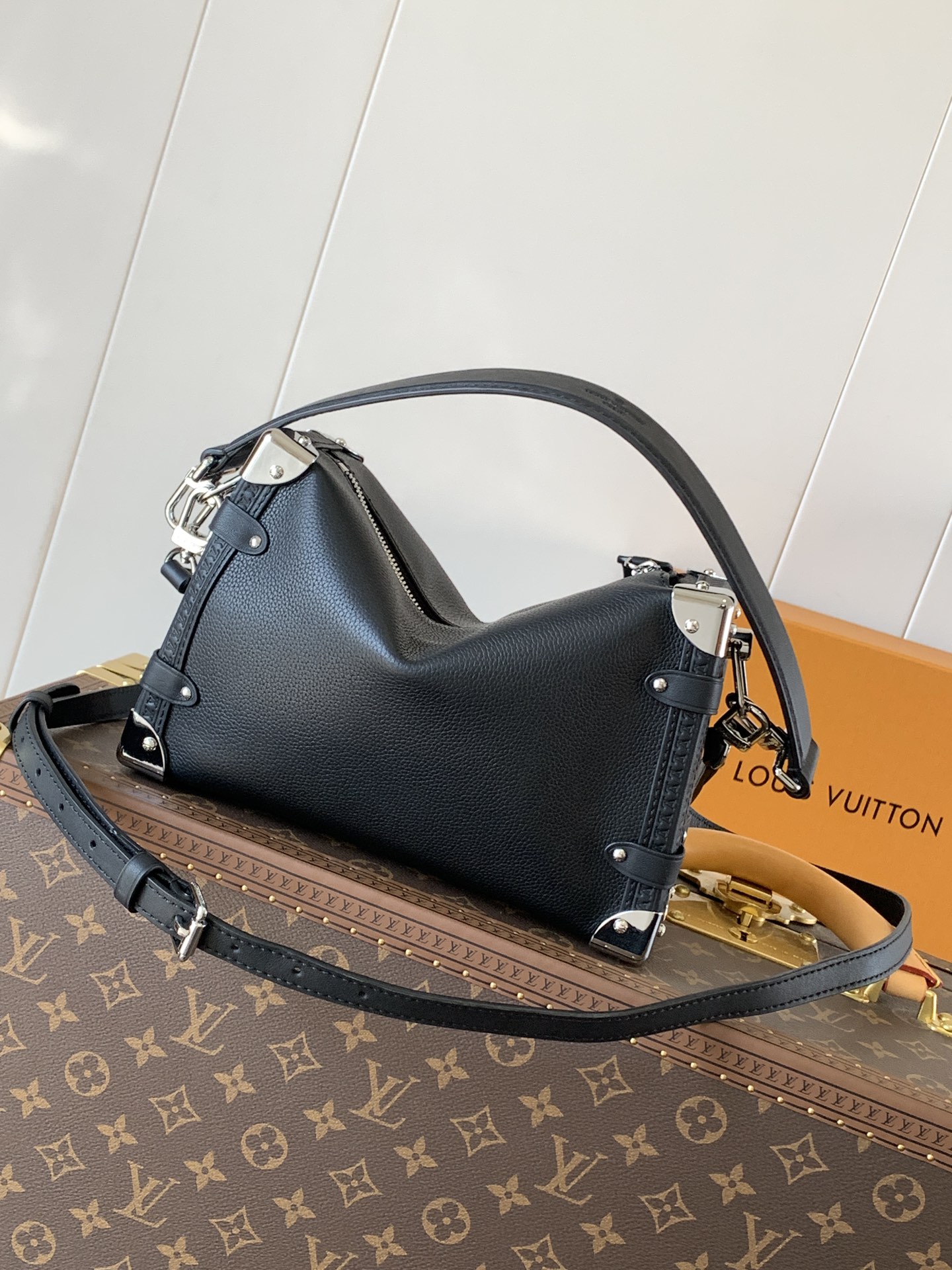 Side Trunk Mm Handbags Black Grained Calf Leather Silver Hardware M25160