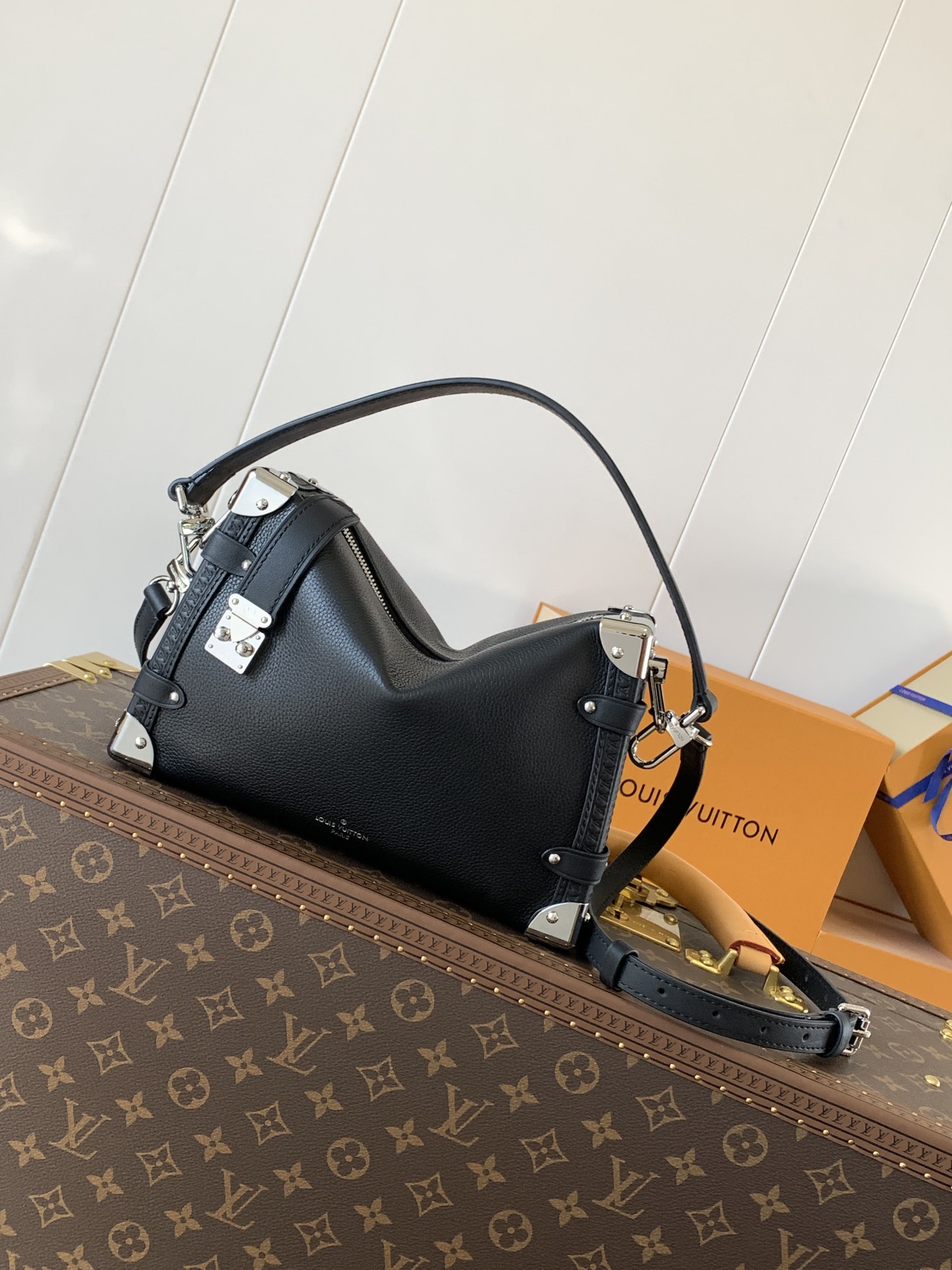 Side Trunk Mm Handbags Black Grained Calf Leather Silver Hardware M25160