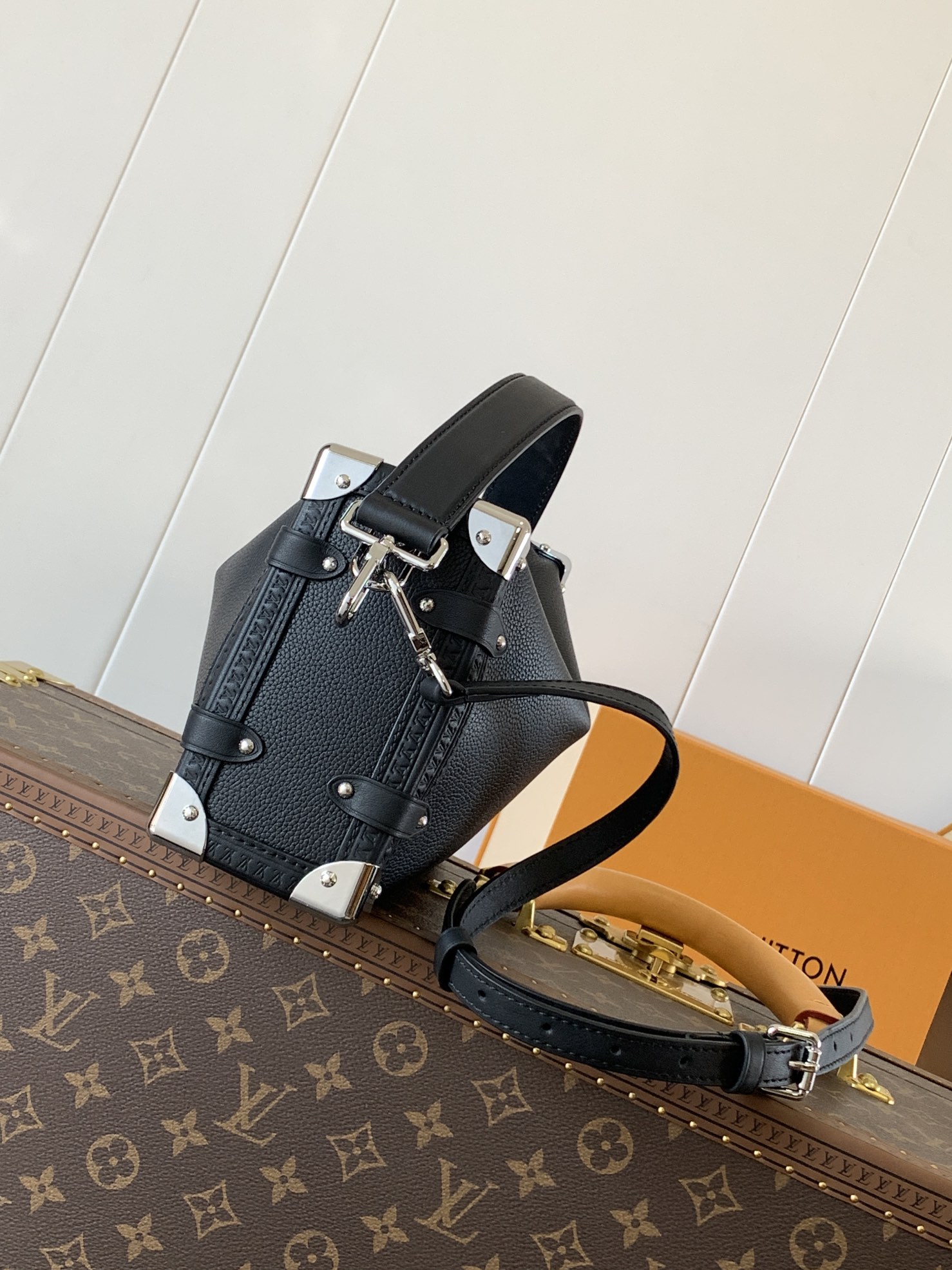 Side Trunk Mm Handbags Black Grained Calf Leather Silver Hardware M25160