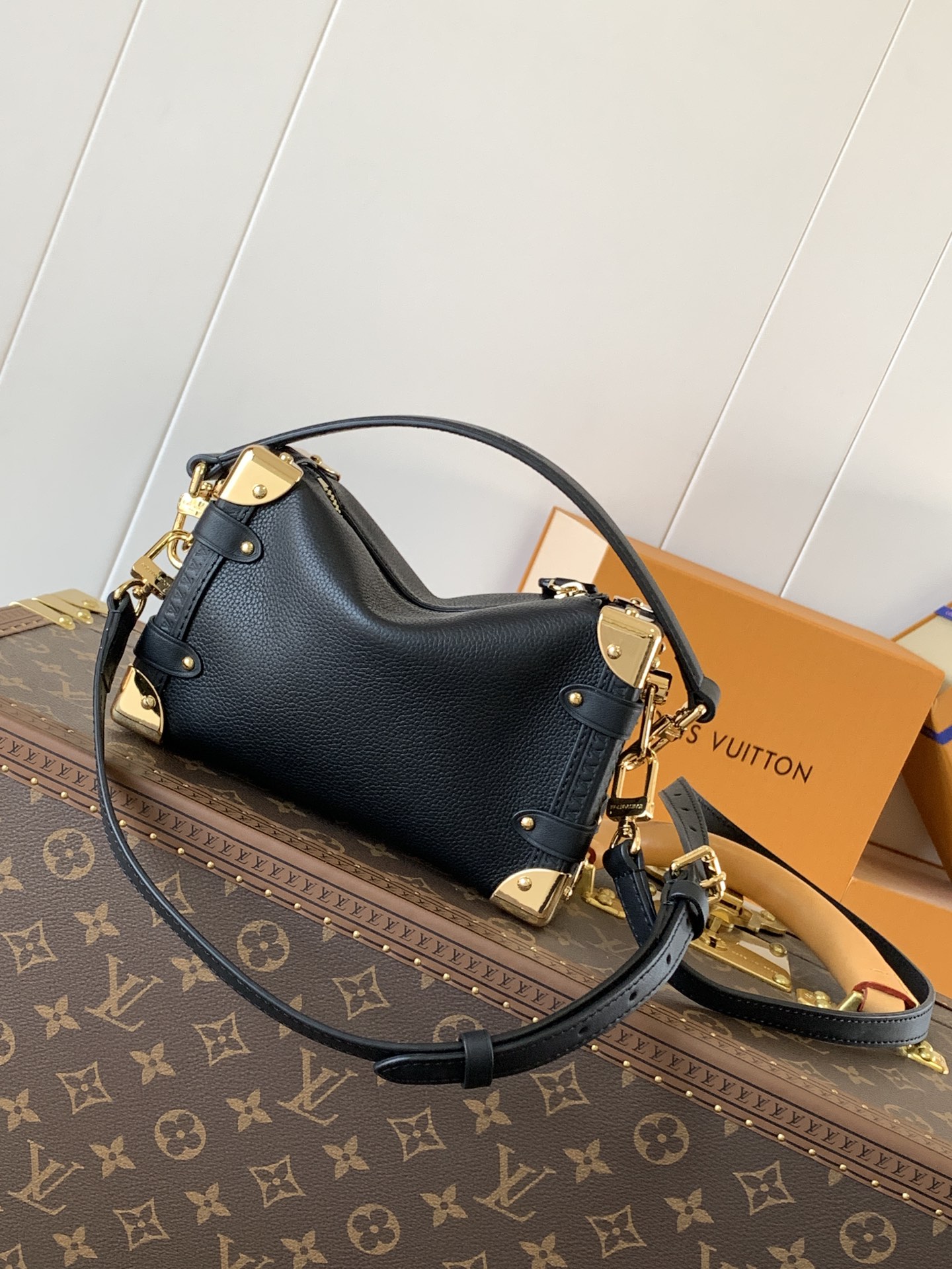 Side Trunk Pm Handbags H27 Black Calfskin M23817