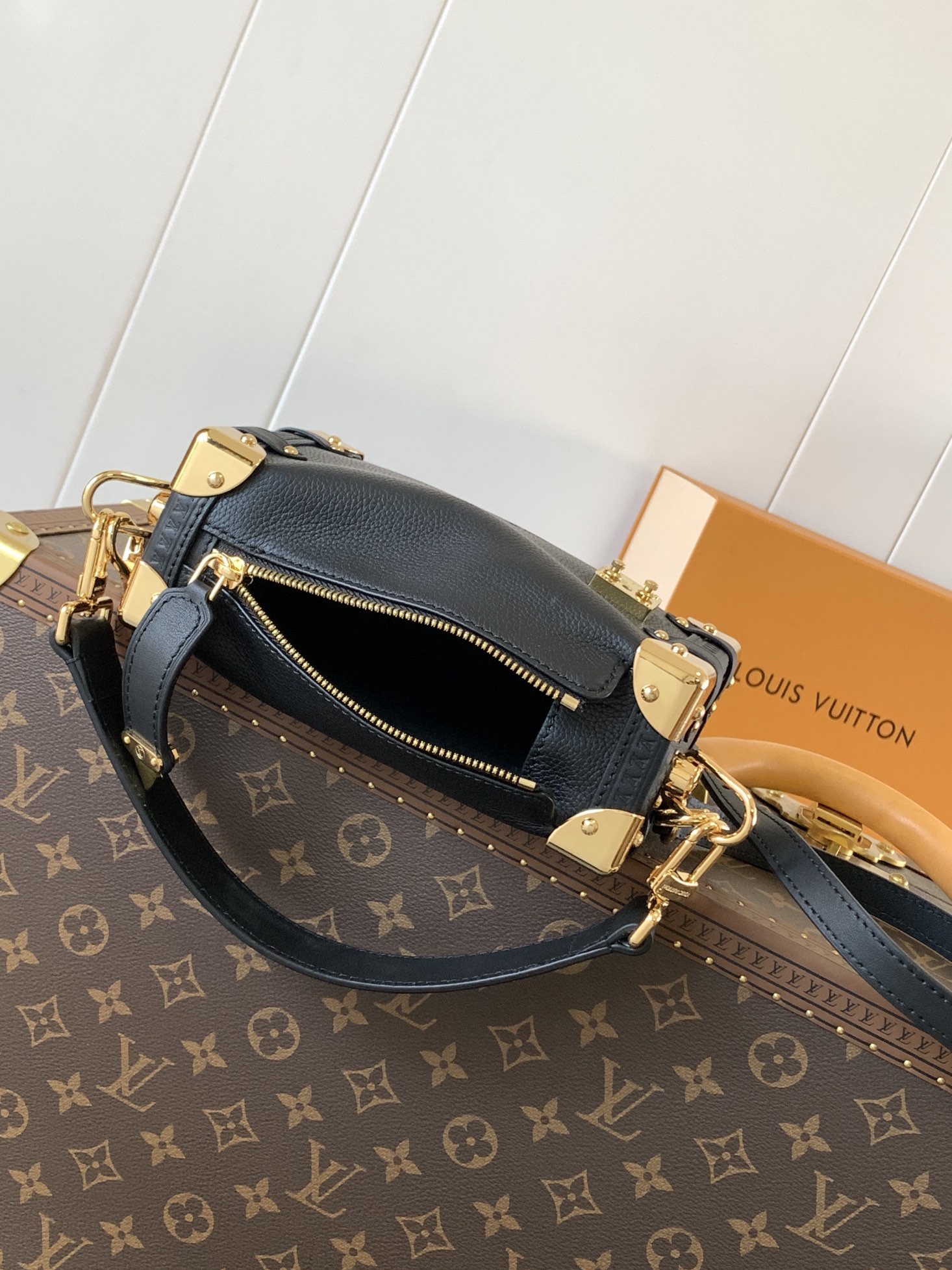 Side Trunk Pm Handbags H27 Black Calfskin M23817