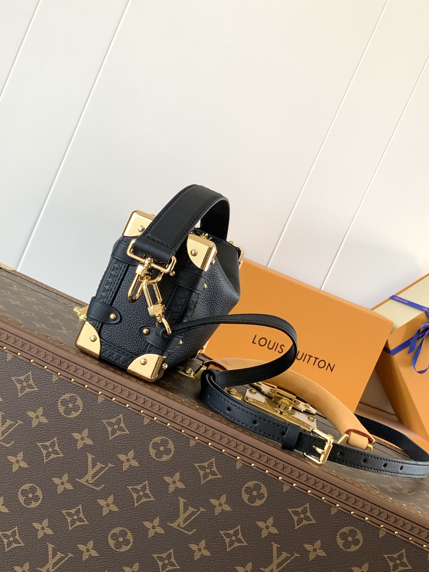 Side Trunk Pm Handbags H27 Black Calfskin M23817