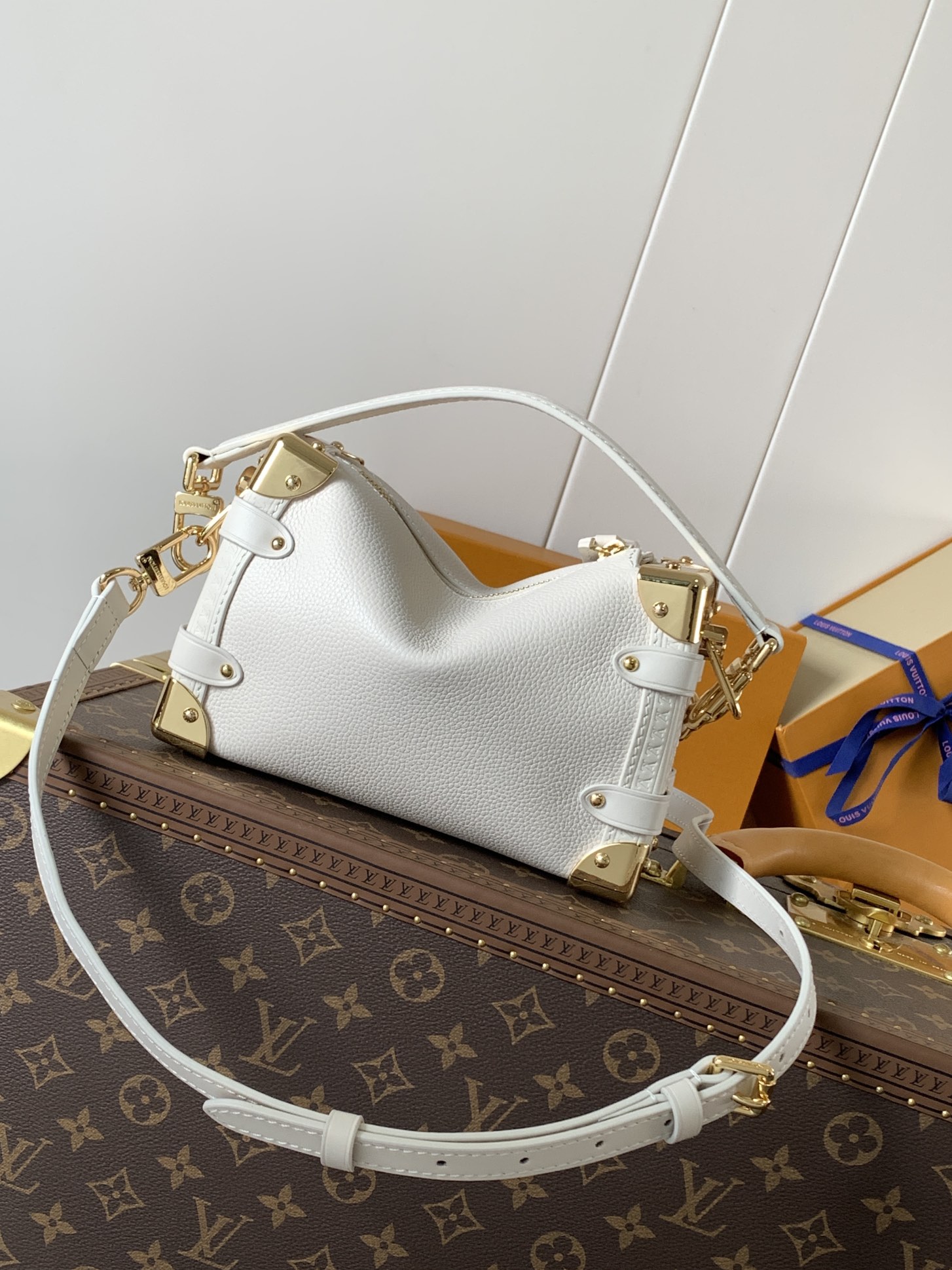 Side Trunk Pm Handbags H27 Chalk Calfskin M23915