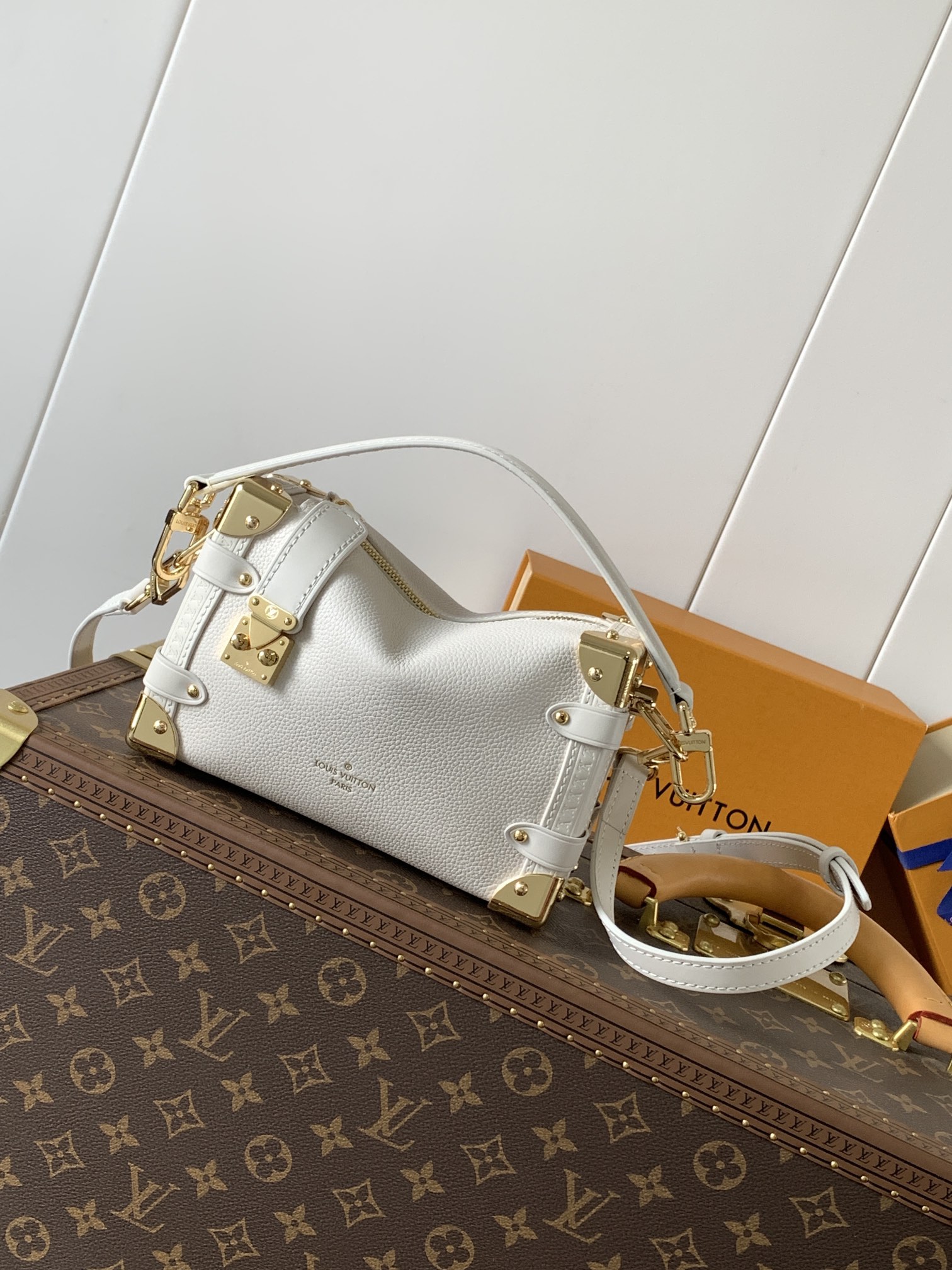Side Trunk Pm Handbags H27 Chalk Calfskin M23915