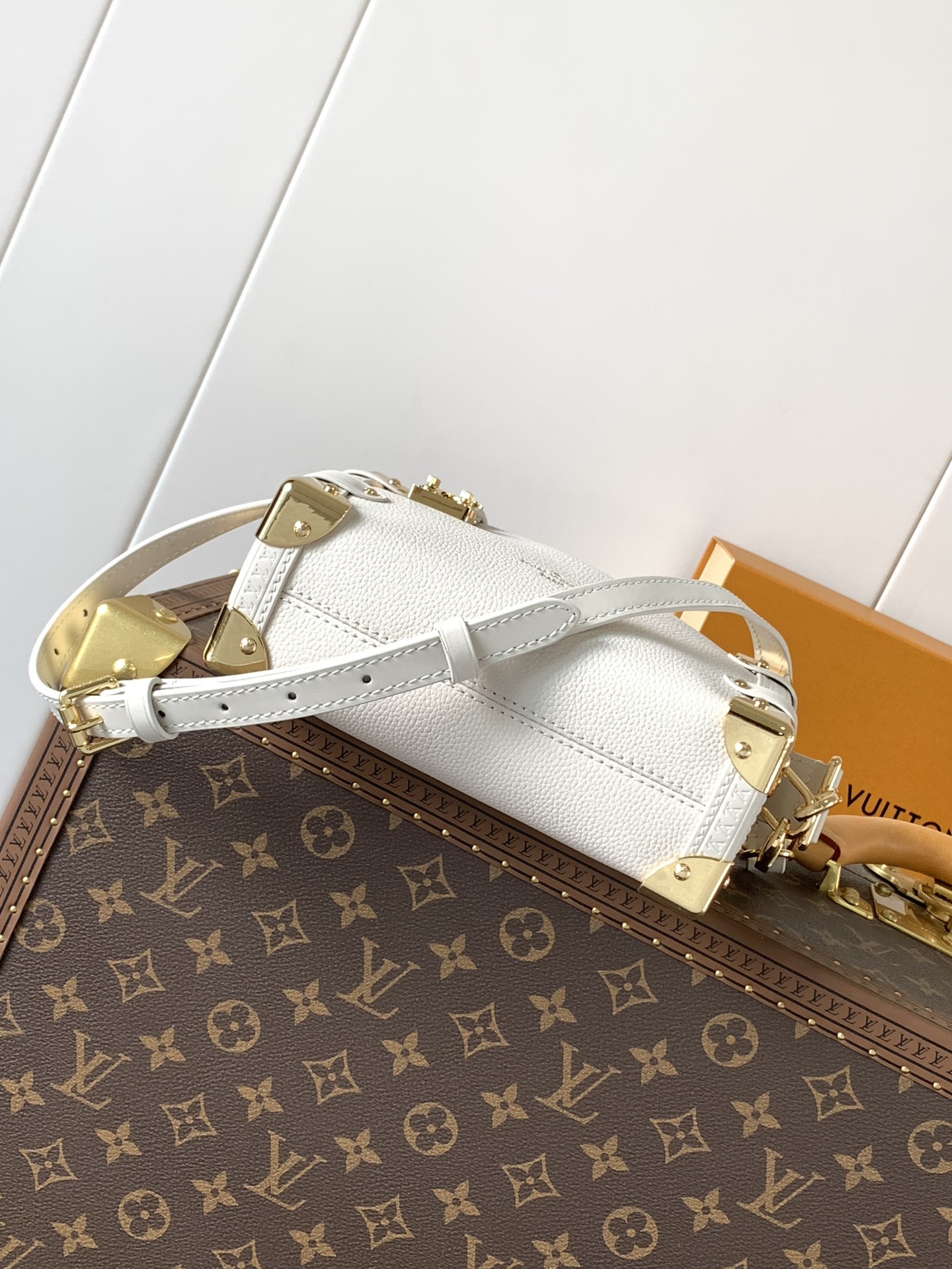 Side Trunk Pm Handbags H27 Chalk Calfskin M23915