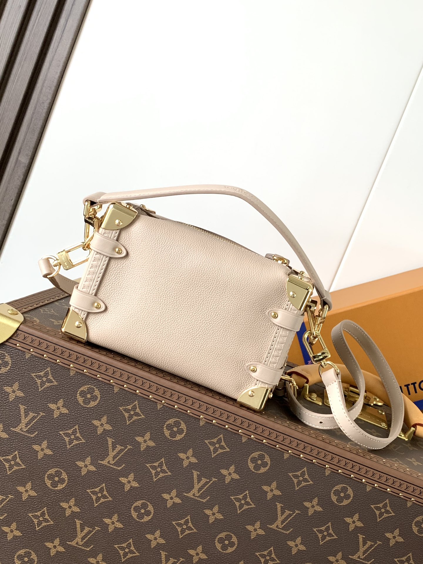 Side Trunk Pm Handbags H27 Pearl Pink Calfskin M25071