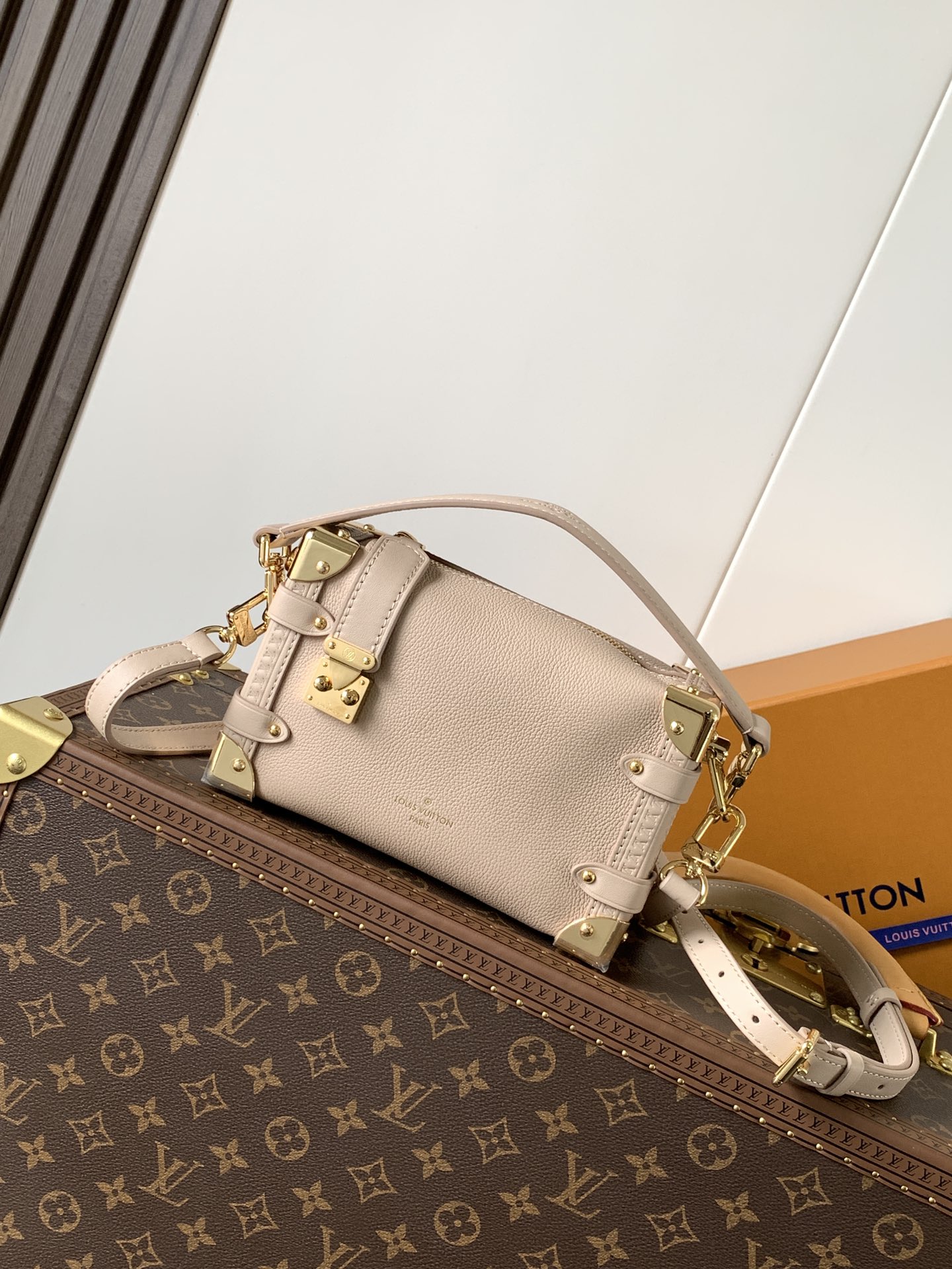 Side Trunk Pm Handbags H27 Pearl Pink Calfskin M25071