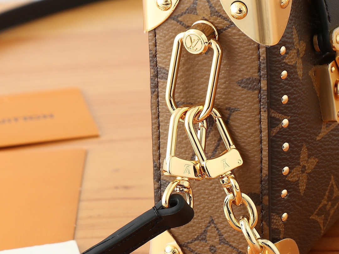 Slim Trunk Bag Monogram Reverse M13147