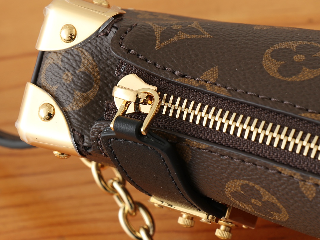 Slim Trunk Bag Monogram Reverse M13147