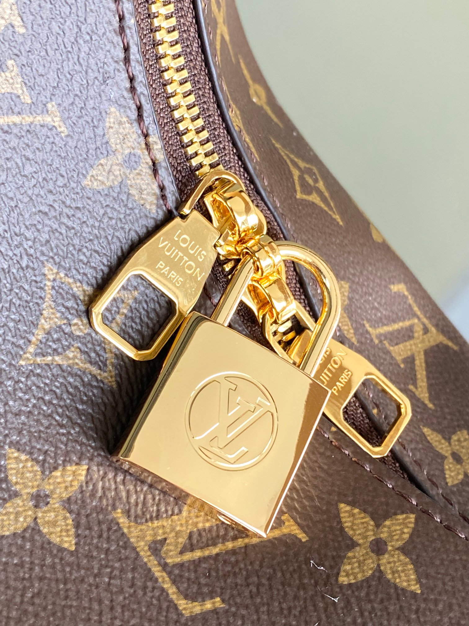 Slouchy Pm Handbags Monogram M11952