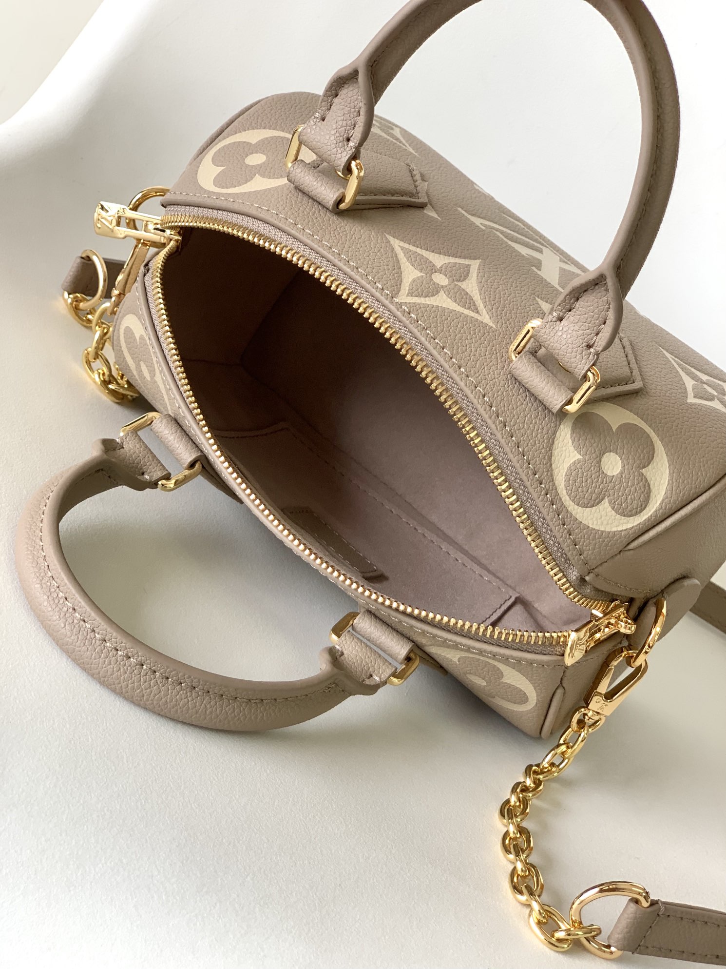 Speedy Bandoulière 20 Monogram Empreinte Leather Bicolor Tourterelle Gray / Crème Beige M46575