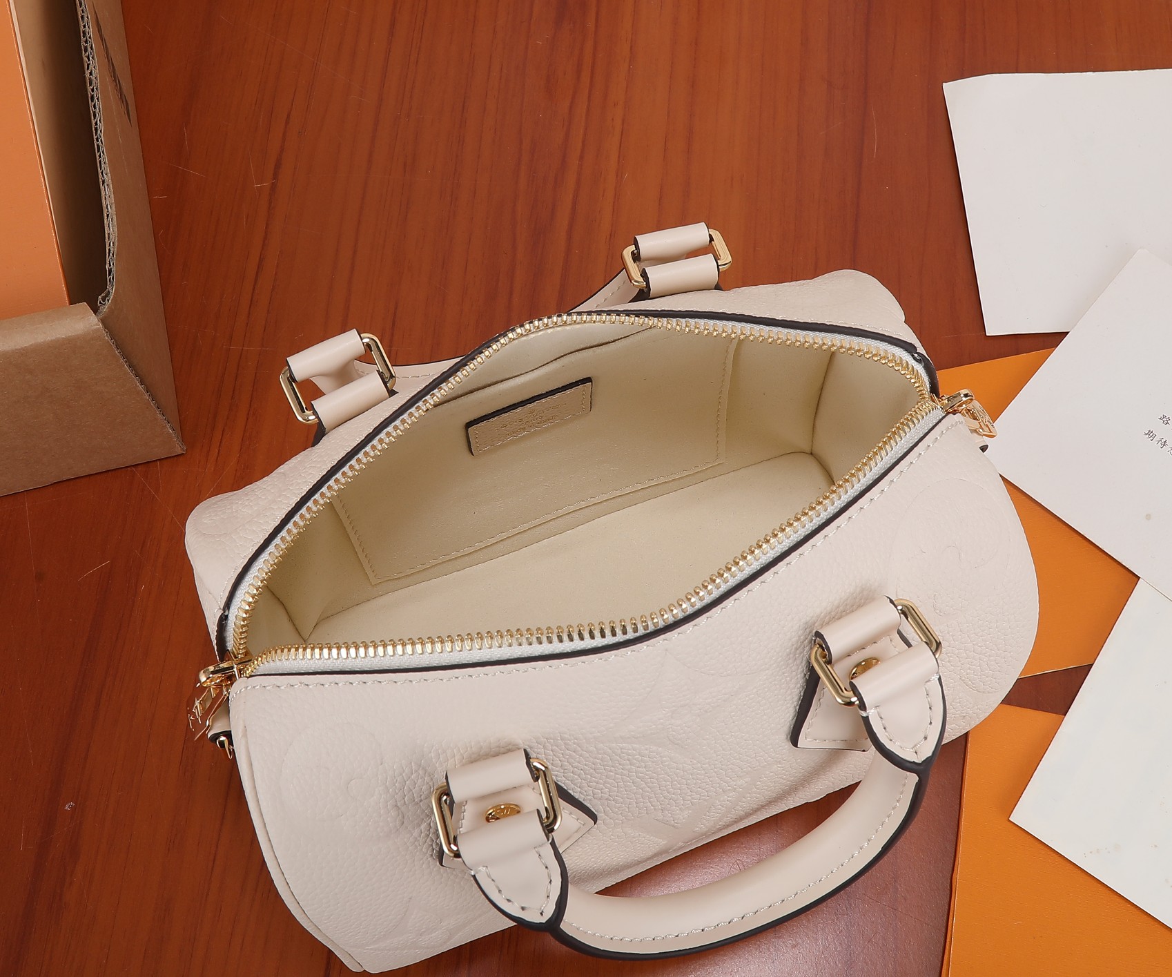 Speedy Bandoulière 20 Monogram Empreinte Leather Crème Beige M58954