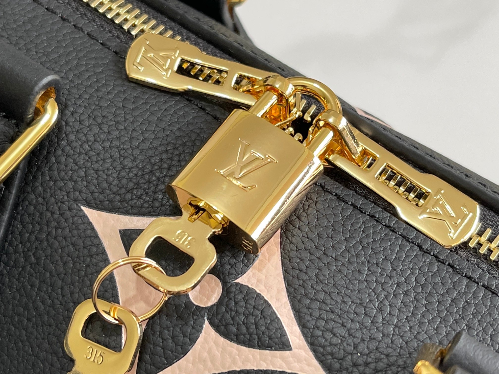 Speedy Bandoulière 25 Bicolor Monogram Empreinte Leather M58947