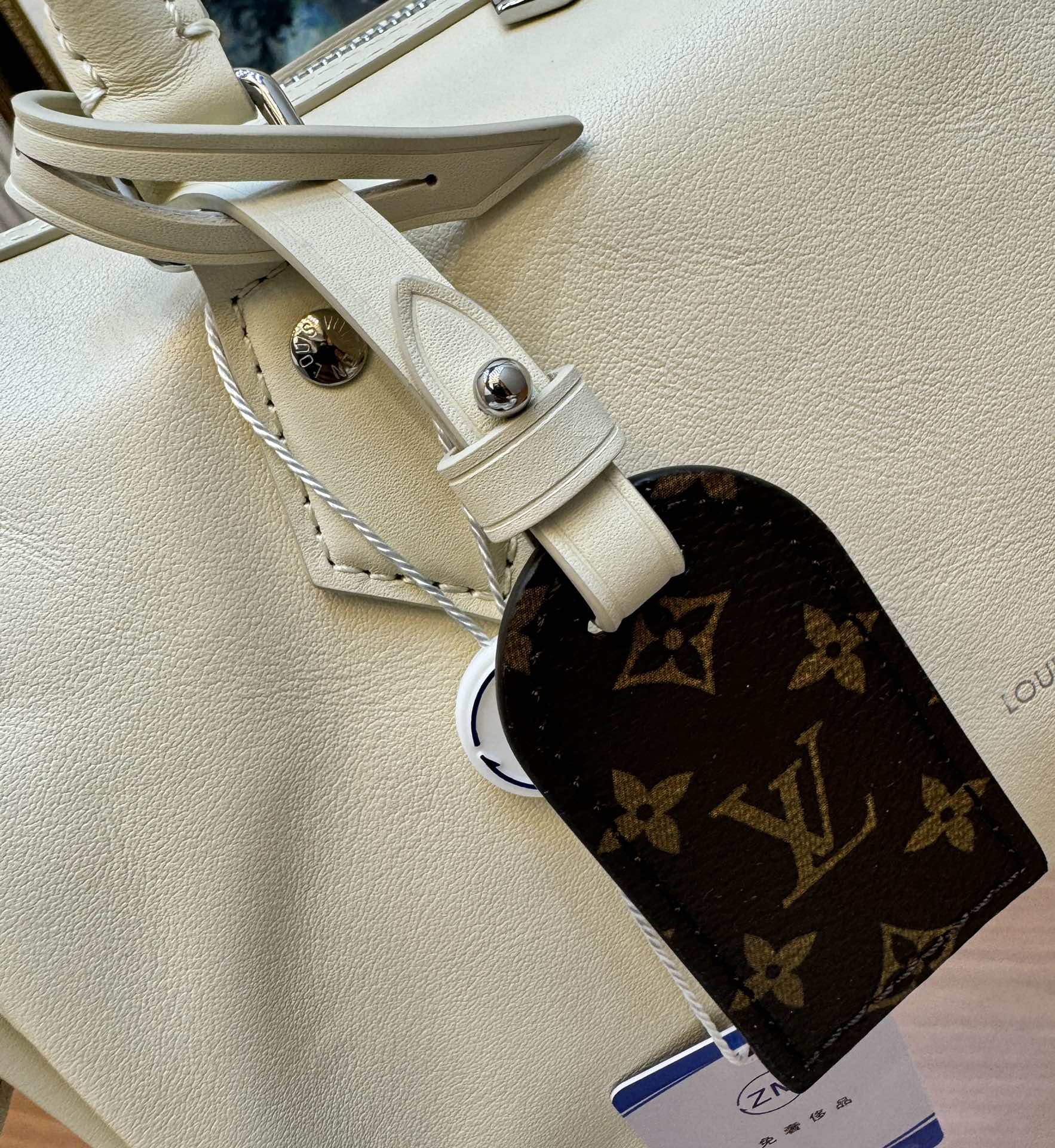 Speedy Cargo Vibe Vanilla Lamb Leather M12965