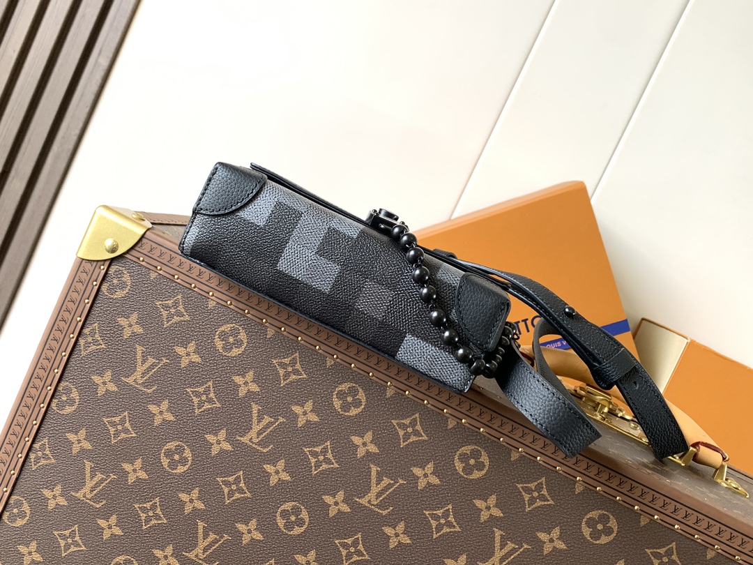 Steamer Wearable Wallet Damoflage Black Coated Canvas M14923