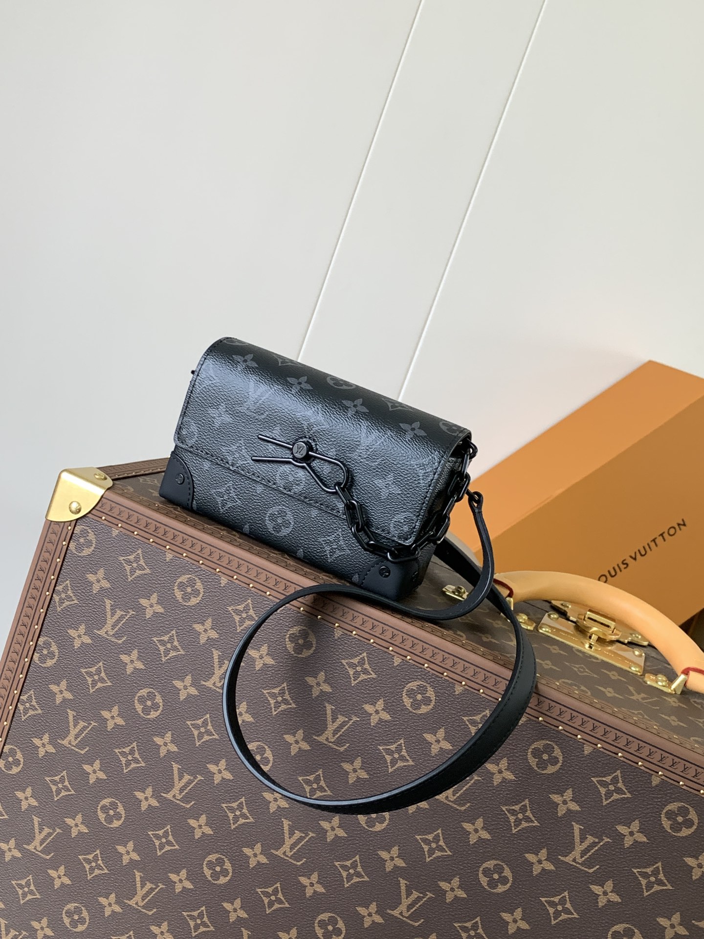 Steamer Wearable Wallet Monogram Eclipse Black M81783