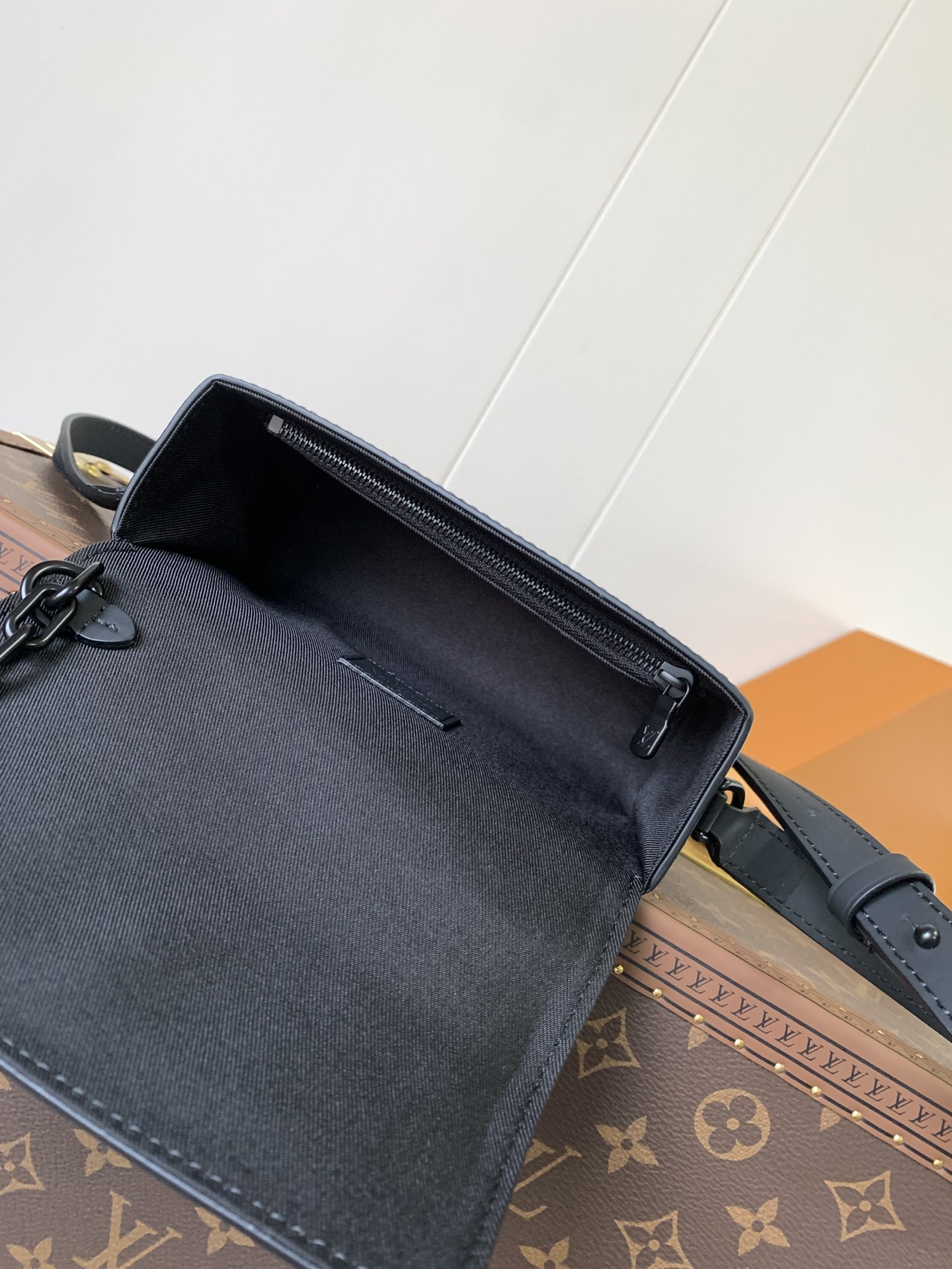 Steamer Wearable Wallet Monogram Eclipse Black M81783